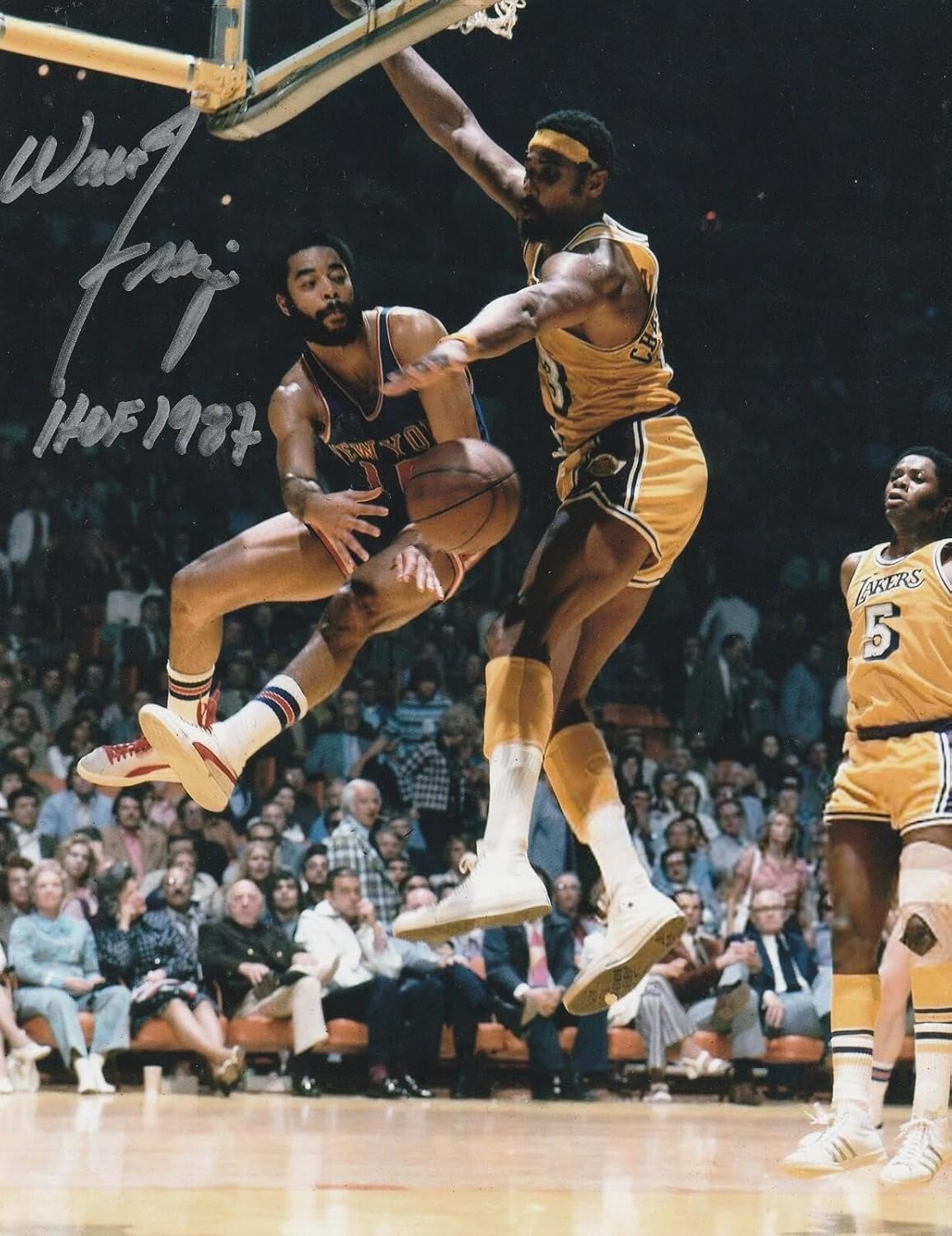 WALT FRAZIER NEW YORK KNICKS HOF 1987 W/WILT CHAMBERLAIN ACTION SIGNED 8x10 - Autographed NBA Photos