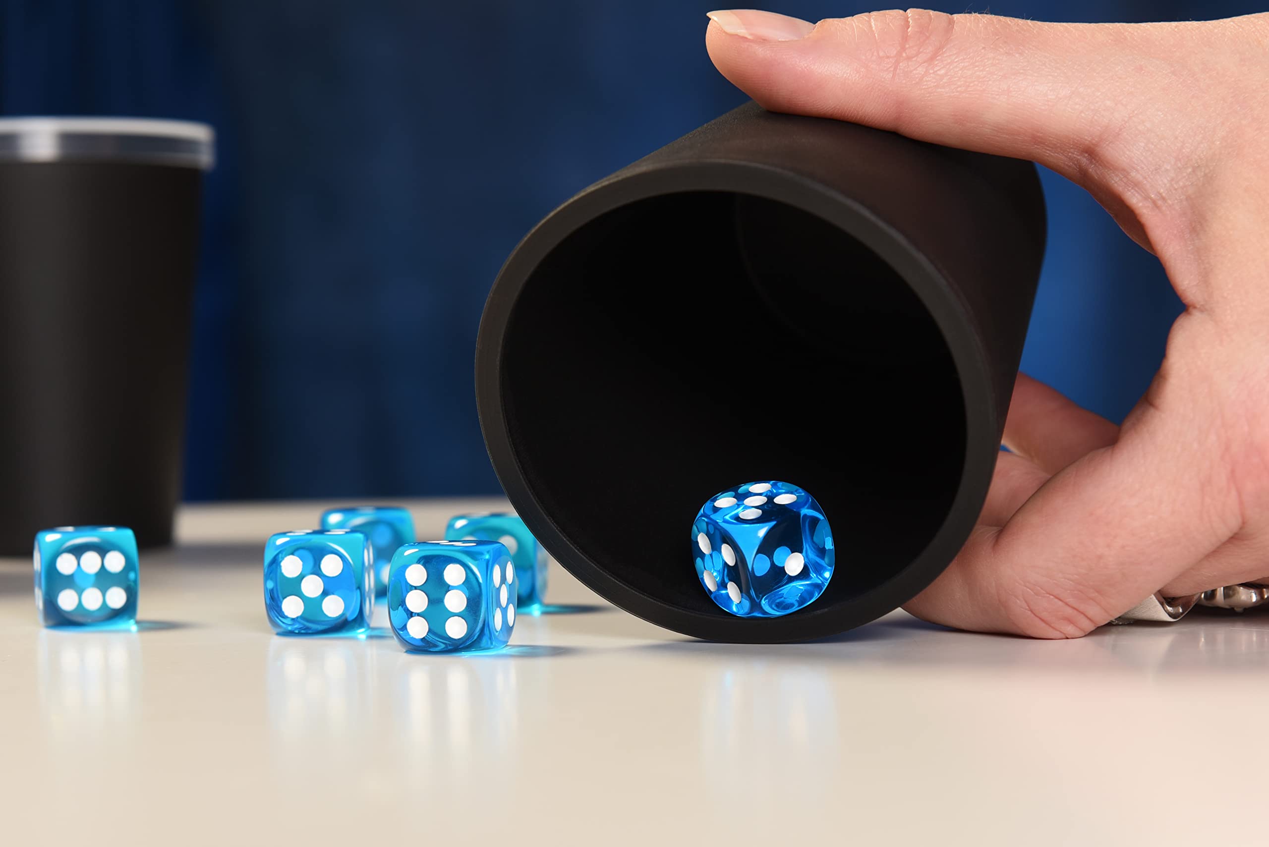 Flexibler Würfelbecher mit Deckel inkl. 5 Würfel und Würfelblock, Spielblock - Made in Germany (Blau)