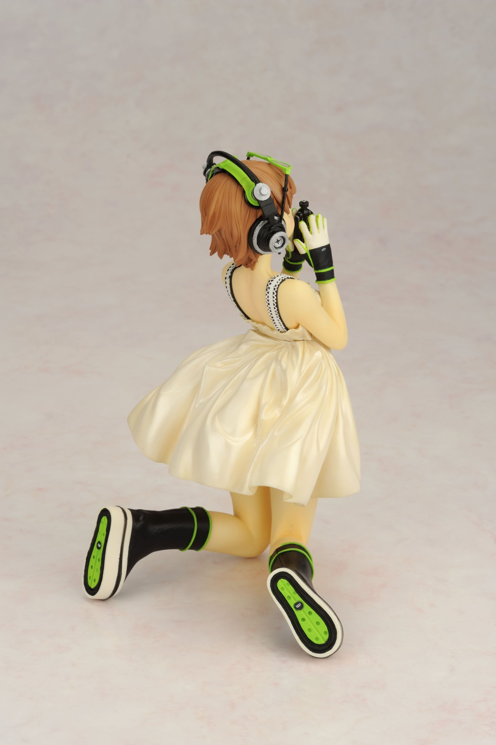 Amazon | 村田蓮爾 ヘッドフォン少女 (1/7スケール PVC製塗装済み完成