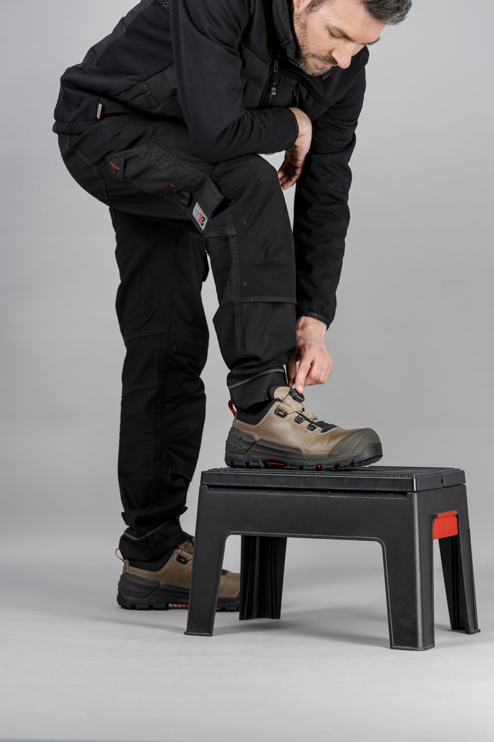 WÜRTH MODYF Bundhose Nordic - Funktionelle Arbeitshose für Herren mit Anti-Rutsch-Band in der Taille in versch. Farben und Größen 24-118