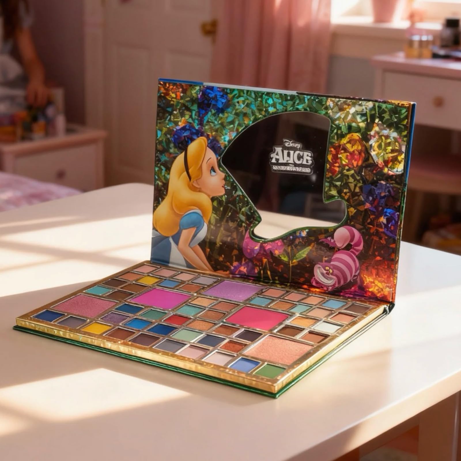 Alice in Wonderland Paleta Cieni 55 Kolorów z Lustrem