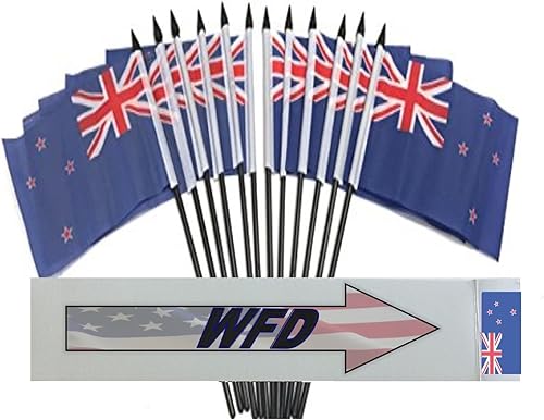 Miniatura 59 de Banderas de escritorio de Nicaragua, paquete de 12 banderas pequeñas de poliéster de 4 x 6 pulgadas en miniatura para mesa de oficina, pequeñas