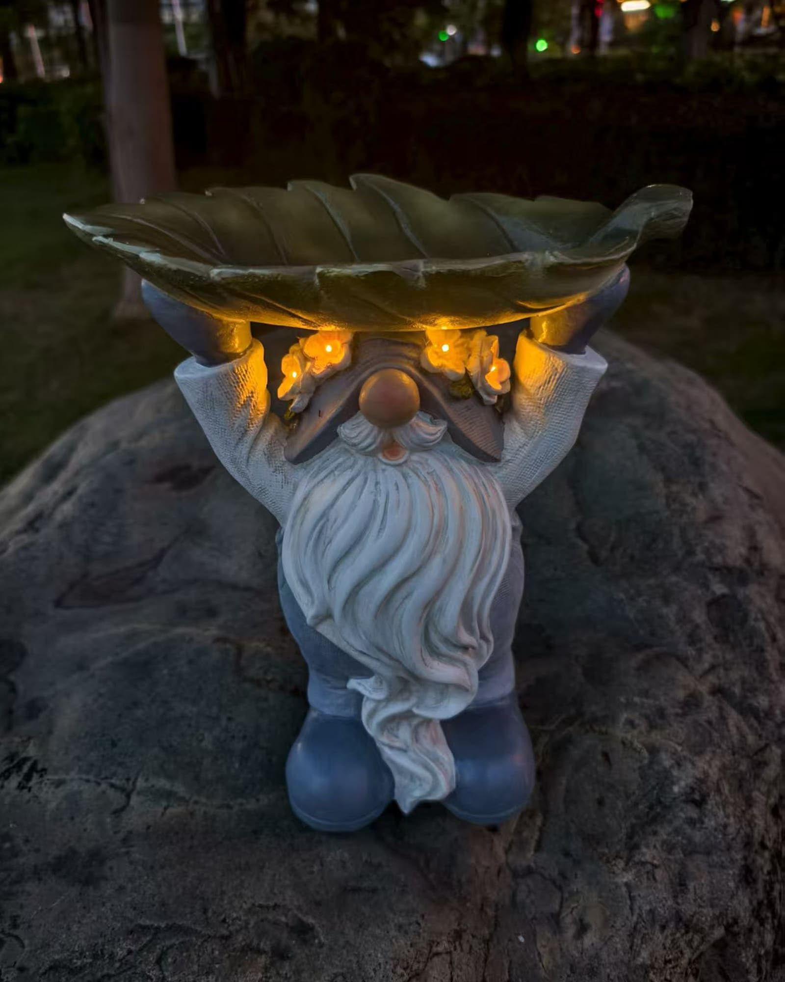 Mangiatoia decorativa a forma di gnomo con piatto a forma di foglia in resina, resistente, decorazione per esterni, resistente alle intemperie, per attirare gli uccelli in cortile, patio o