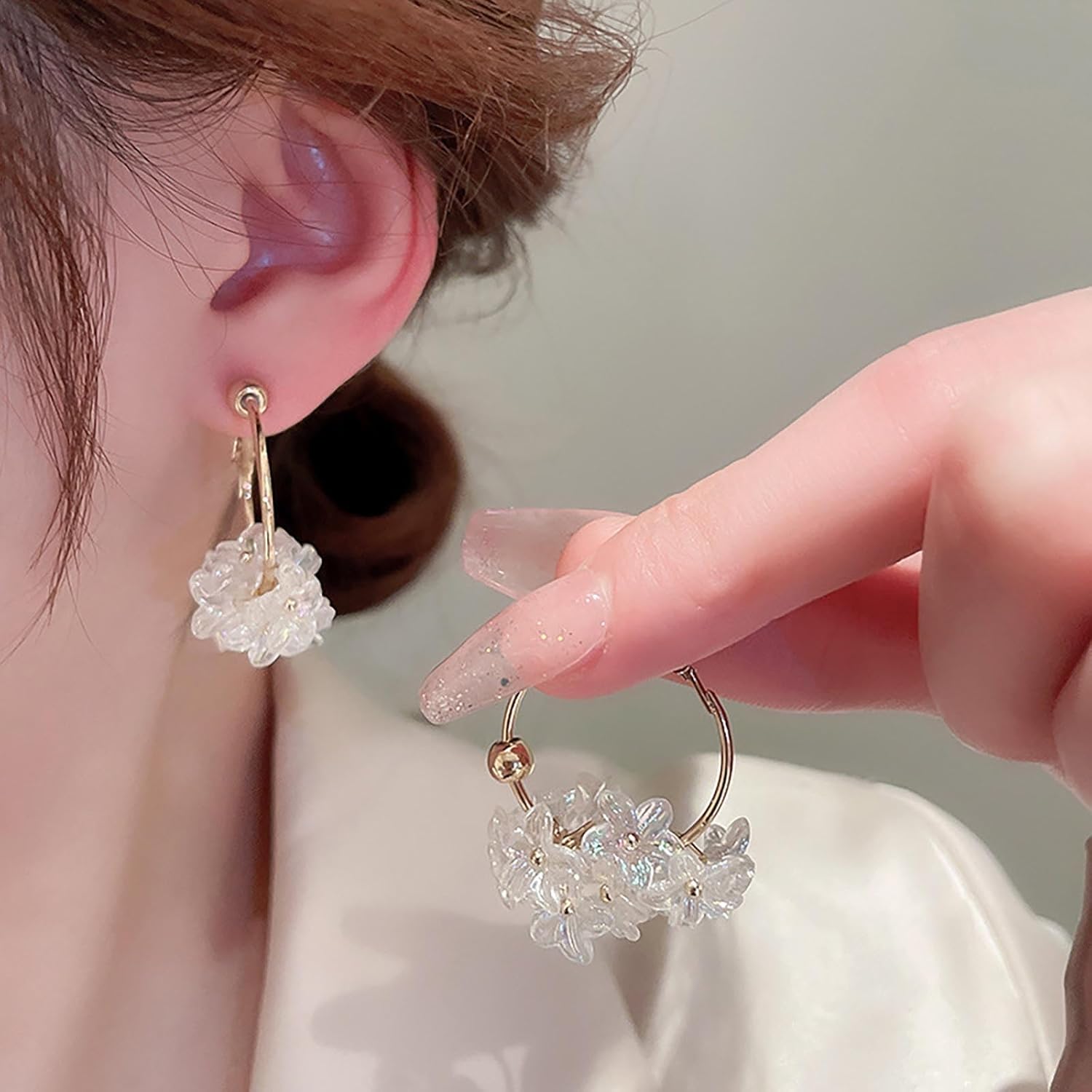 Acrylic Flower Hoop Earrings Resin Flower Dangle Earrings White Tiny Flower Earrings Floral Cluster Drop Earrings Hollow Circle Huggie Earrings Jewelry for Women - Image 6