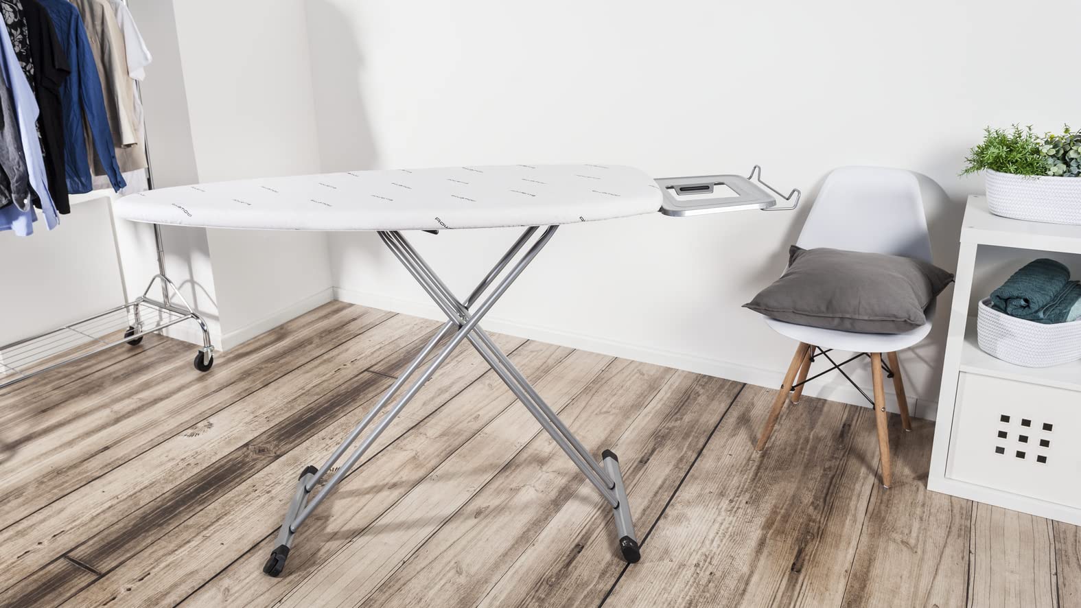 Rowenta Pro Comfort, Tabla de planchar, Altura regulable de 70 a 96 cm, Gran estabilidad y diseño robusto, Soporta hasta 40 kg, Estructura con tratamiento anticorrosivo, IB5100