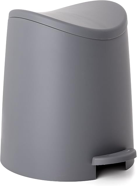 TATAY Bathroom Trash Bin with Stainless Steel Pedal, 3L Capacity, Remvable Inner Case, Cushioned Drop Closure, BPA Free, Black. Measures 17,5 x 22,5 x 25 cm.