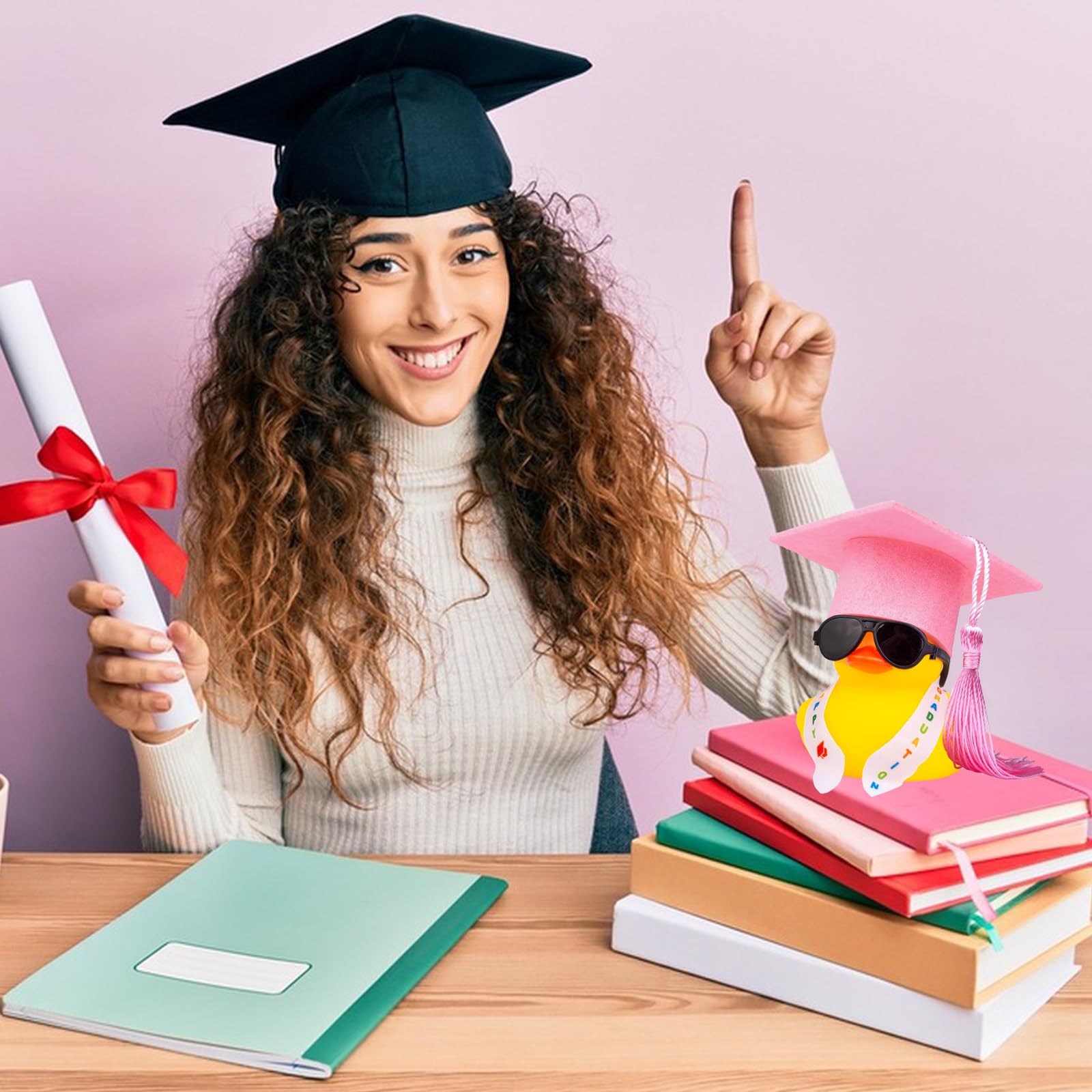 Paperelle di Gomma Rubber Duck Regalo Laurea con Diploma Cappello Occhiali da Sole Rosa Nero