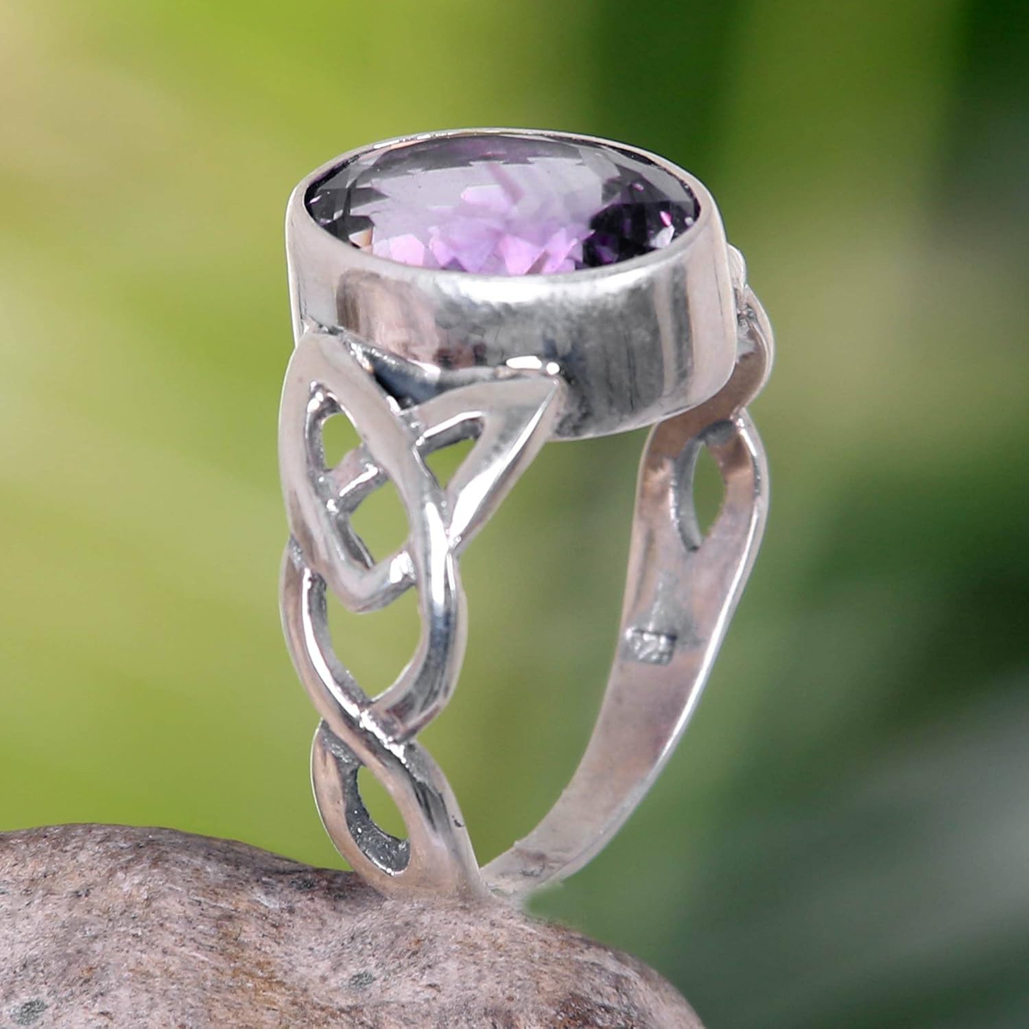 Miniatura 4 de NOVICA Anillo de cóctel de plata de ley 925 amatista 'luna lavanda', Plata, Amatista Sin piedras preciosas