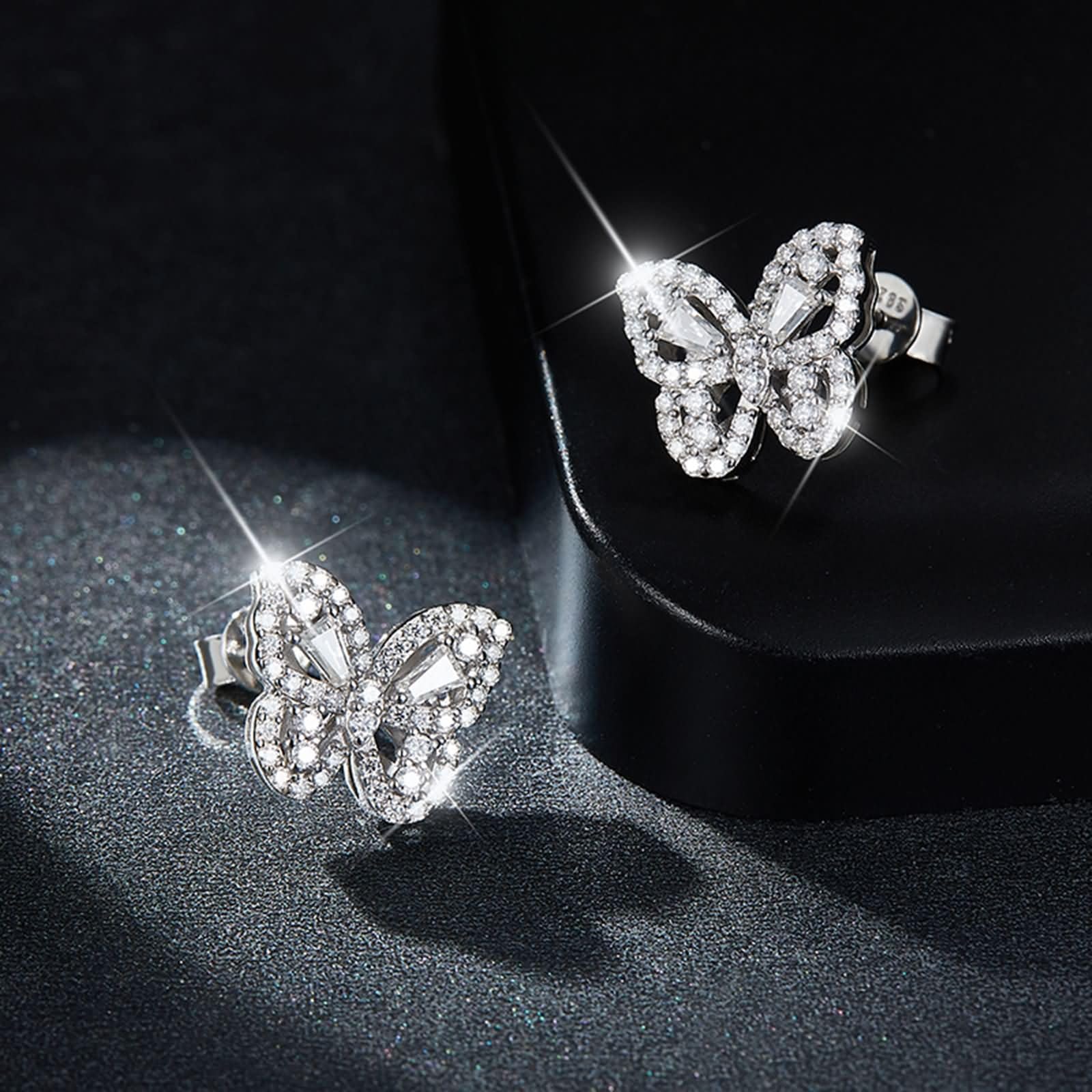 Ohrringe Weißgold 9K / 14K / 18 K für Damen, Schmetterling mit Moissanit, Ohrringe Silber Damen für Hochzeit