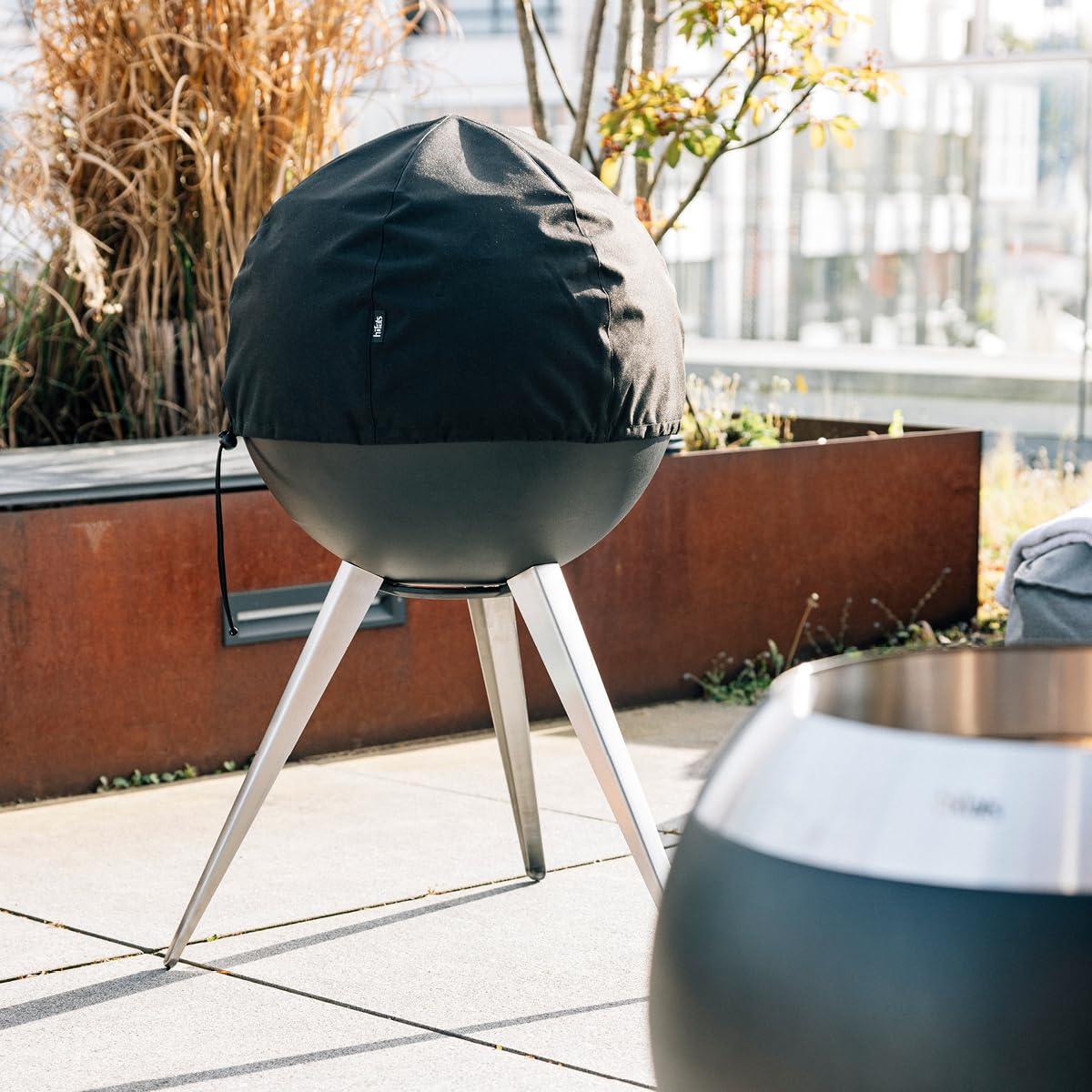 höfats - MOON 45 Abdeckhaube - passgenaue, wetterfeste, UV-beständige Schutzhülle, mit Kordelstopper - formhaltende Streben verhindern Wasseransammlungen - schützt den Feuerkorb vor Schmutz und Nässe
