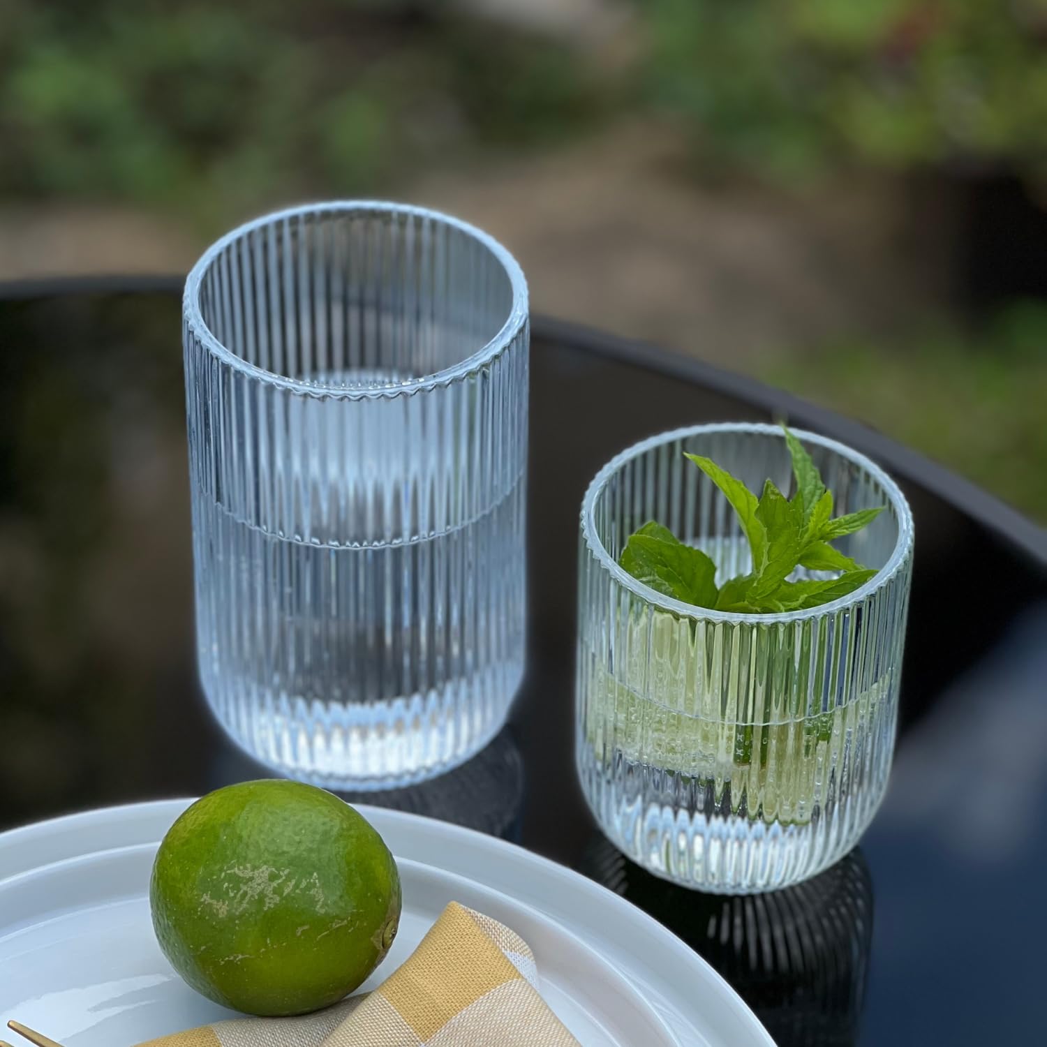 Zoha Relief Crystal Gläser 8er Set – 400 ml Teegläser | Trinkgläser für Heiß- und Kaltgetränke | Design Riffle Glass Kaffeebecher | Glasbecher für Cocktail, Eiskaffee und Saft | Spülmaschinengeeignet