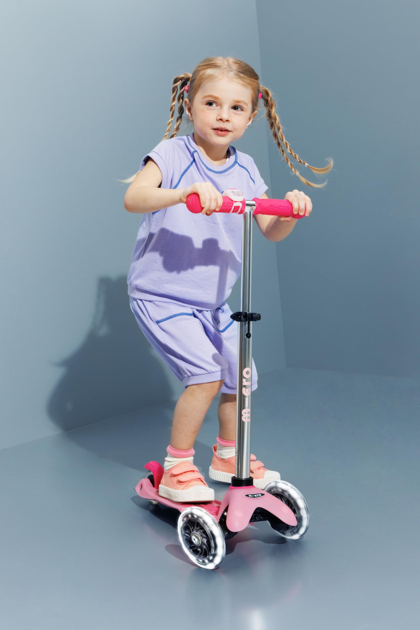 Micro Mini Deluxe Glow LED Patinete 3 Ruedas Niños Niñas Plataforma Brilla Oscuridad Ruedas Luz LED Regulable 2-5 Años