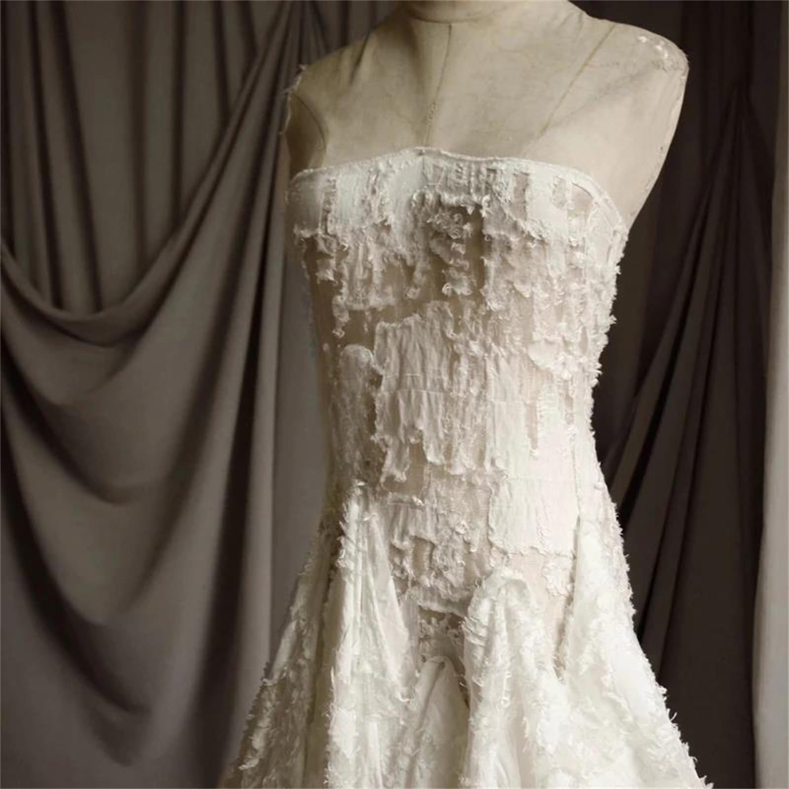 Tessuto in Filato di Vetro Tridimensionale Spazzolato con Piume Leggere da 137 cm for Abiti da Sposa e Costumi di Scena