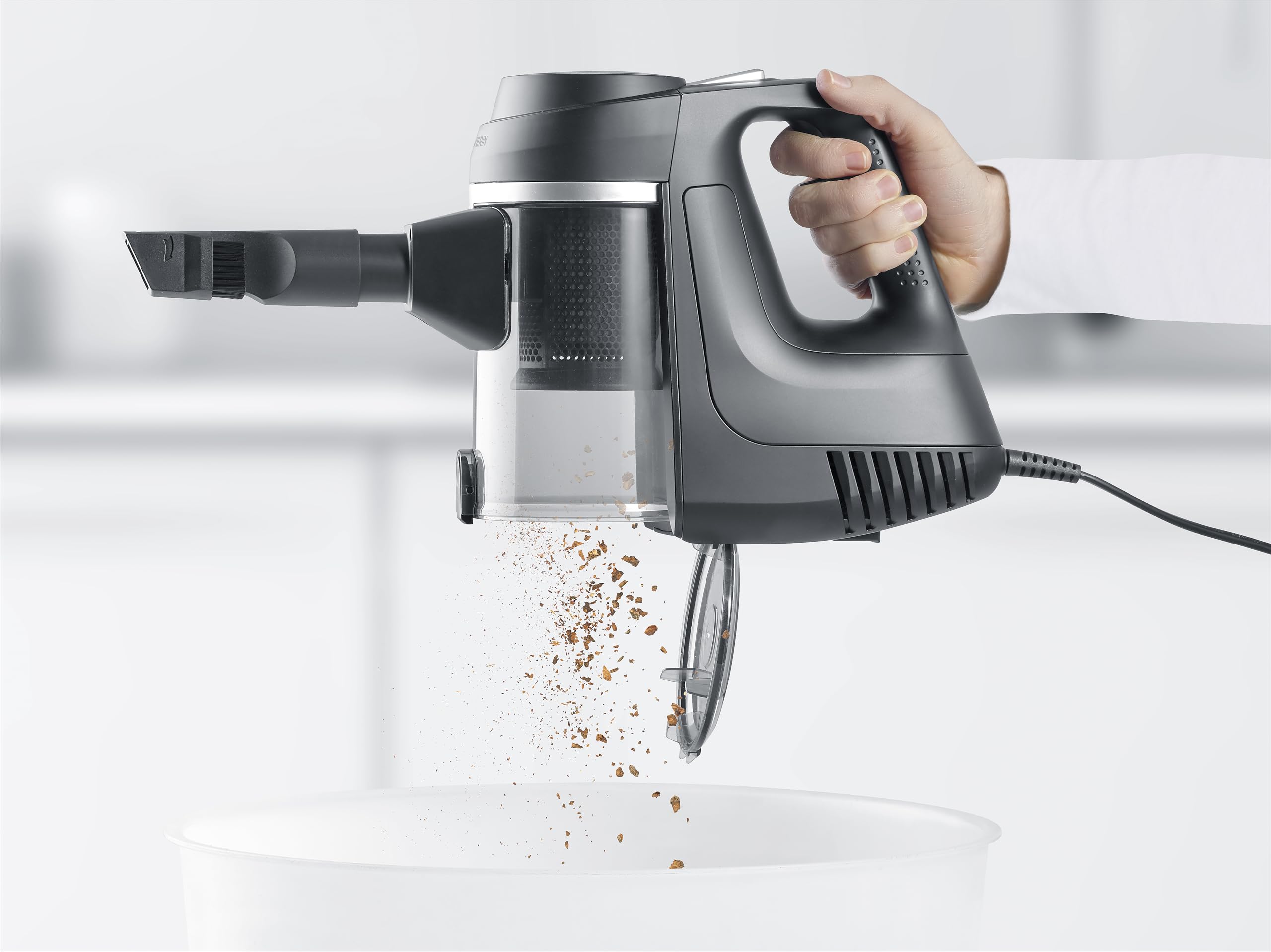 Severin Bodenstaubsauger, kompakt und leicht, beutellos, 600W Starke Saugleistung, Bodendüse für Parkett, Hartböden und Teppich, langes Kabel, Teleskoprohr, 500ml Staubbehälter, schwarz, CY 7080