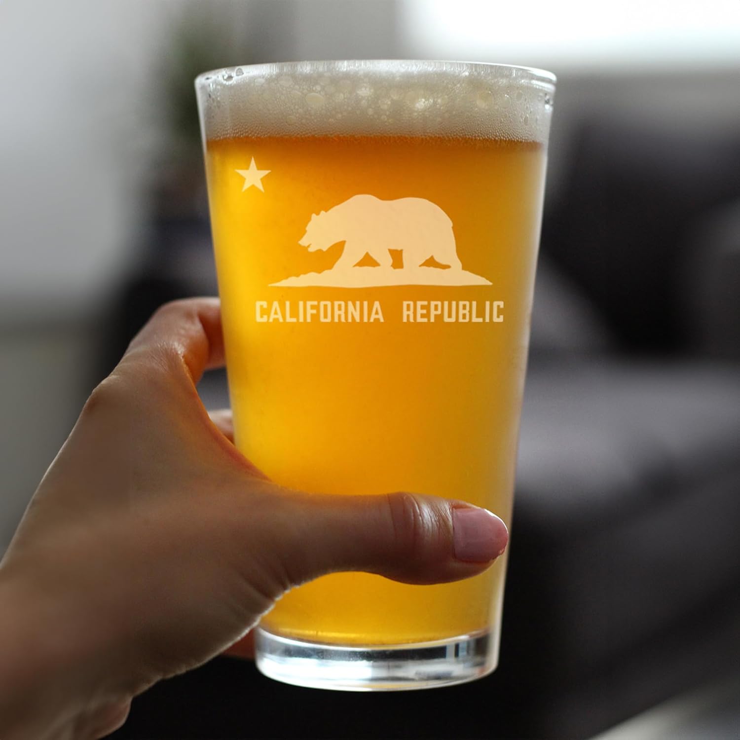 Bevvee California Flag Pint Glass for Beer - State Themed Drinking Decor and Gifts for Californian Women & Men - Set of 2-16 Oz Glasses