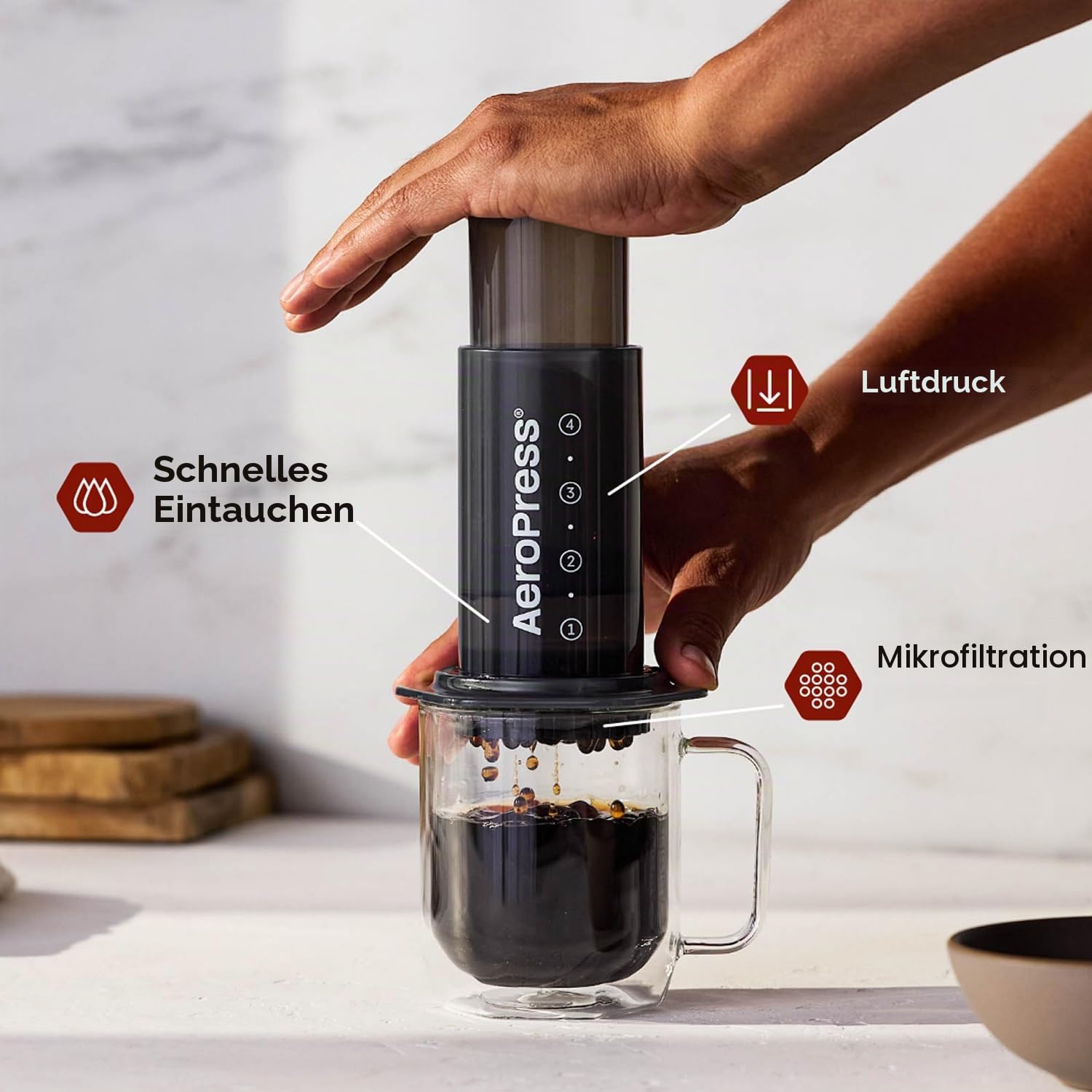 AeroPress Original Coffee Press – 3‑in‑1‑Brühmethode vereint French Press, Espresso und vollmundigen Kaffee ohne Kaffeesatz oder Bitterkeit; kleine tragbare Kaffeemaschine für Camping & Reisen