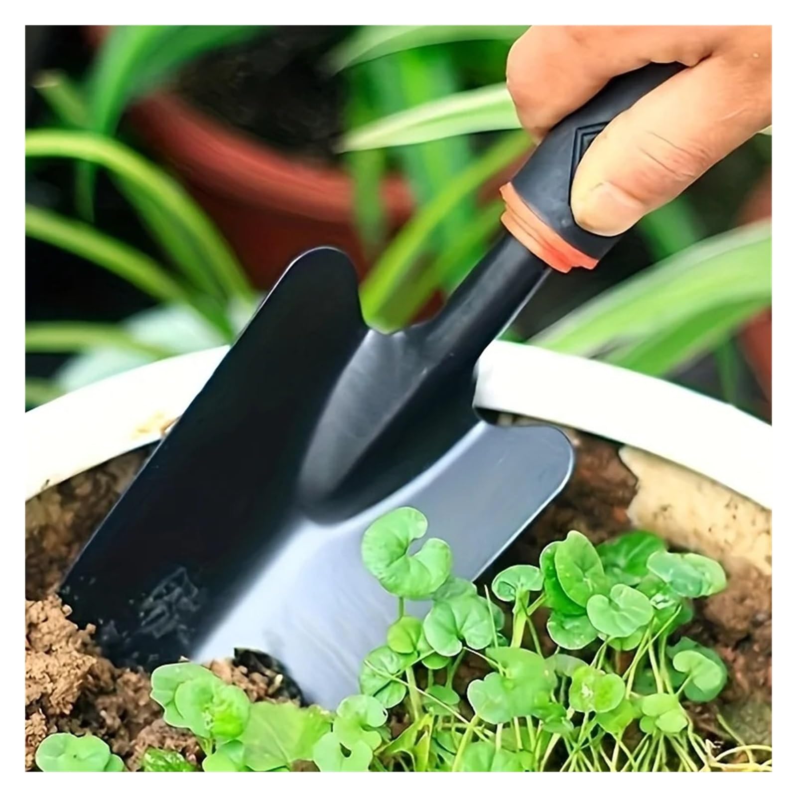 Generico Un Set di Quattro Attrezzi da Giardinaggio for Esterni: Una Piccola Pala for piantare Fiori, Un rastrello a Cinque Punte, a Due