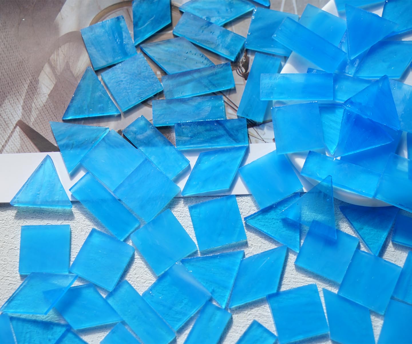 70 piastrelle in vetro trasparente, 200 g, pezzi di vetro colorato di grandi dimensioni, per fai da te, mosaico, 4 forme per Mosiac Presente, azzurro