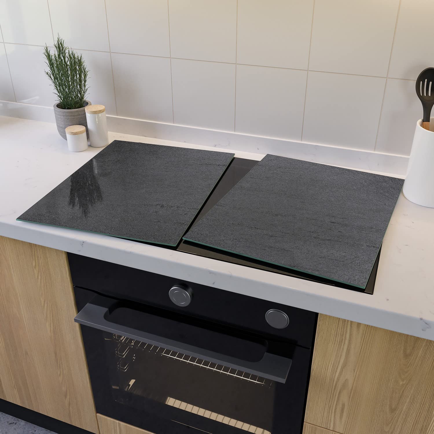 Wallario Herdabdeckplatte aus Glas, 2-teilig, 80x52cm, für Ceran- und Induktionsherde - Motiv: Schwarze Schiefertafel Optik Steintafel