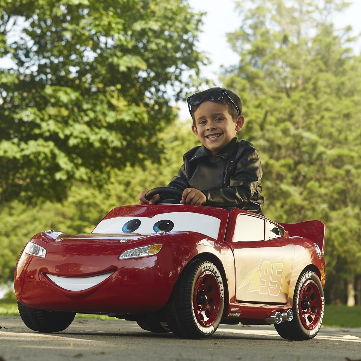 Huffy 17348WP Disney Lightning McQueen Kids Electric Ride On Car, Red – Ansicht 4