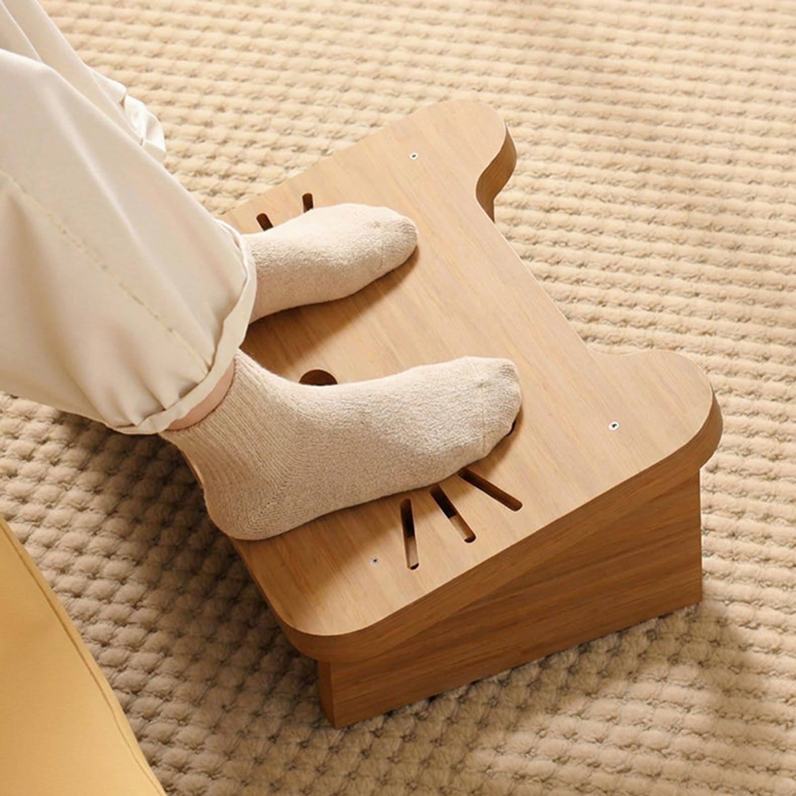 Poggiapiedi Ergonomico In Legno, Poggiapiedi Sotto La Scrivania | Poggiapiedi for sedia for poggiagambe, con angolo di inclinazione di 20°, carico massimo 150 kg(Color1,34x24x13cm)