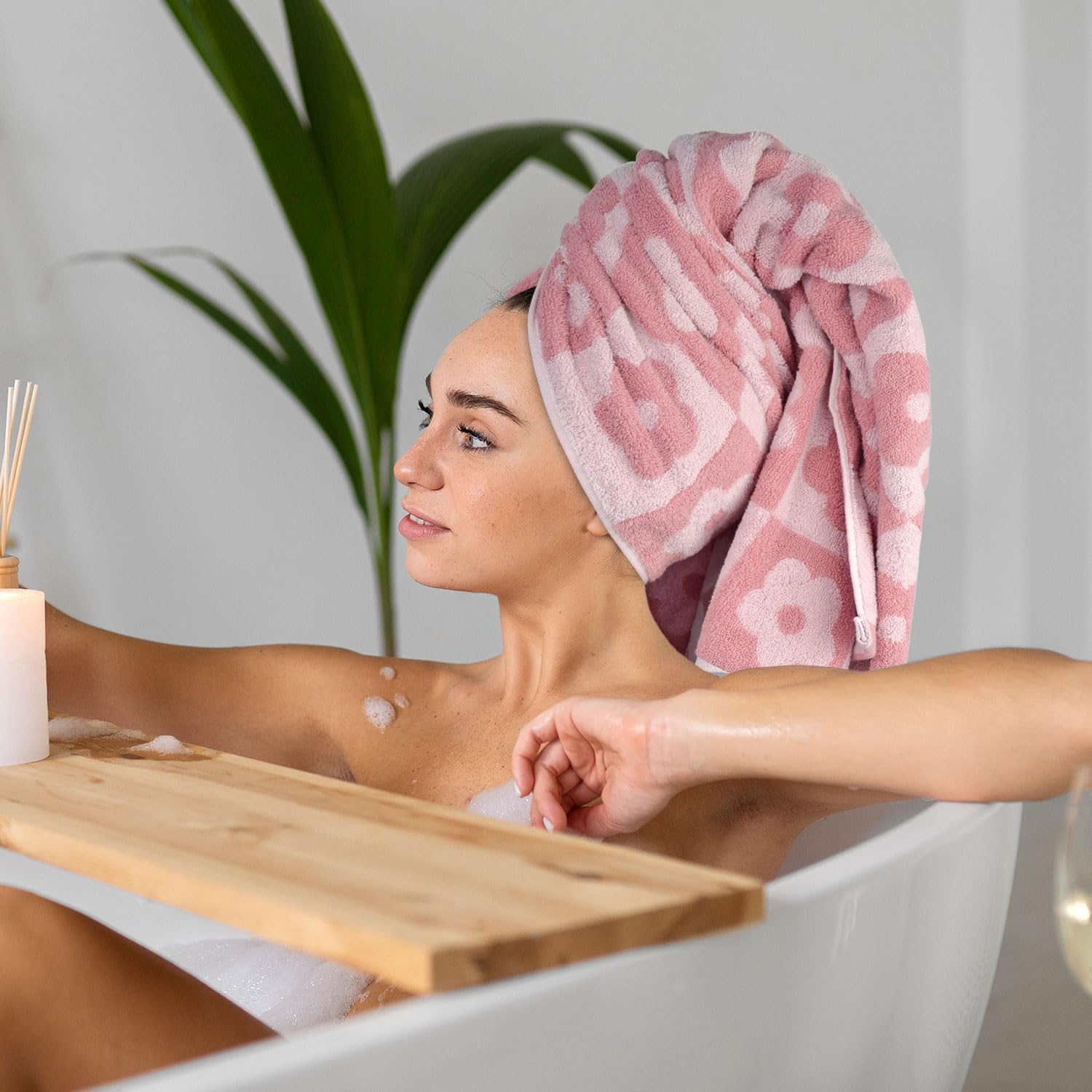 Jacquotha Lot de 2 Serviettes de Bain de Luxe à Carreaux Floraux, Serviettes Roses pour Femmes et Filles, 69,9 x 140,7 cm, décoration Mignonne pour Salle de Bain et Piscine, en Coton