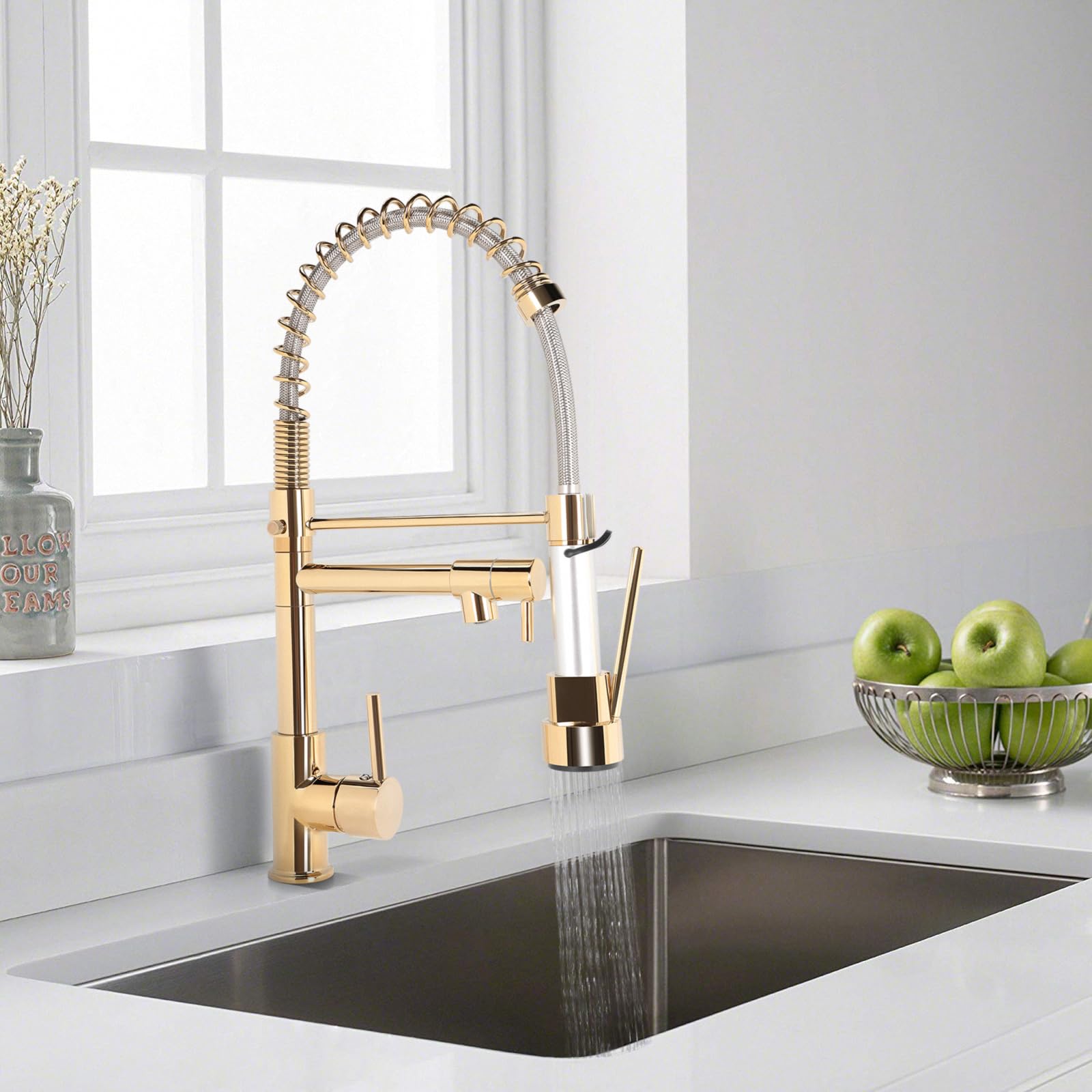 Küchenarmatur, Mischbatterie für Küche, Wasserhahn mit herausziehbarer Handbrause, 360° drehbar, für Spüle, Hochbogen, versenkbar, 2 Modi, Gold