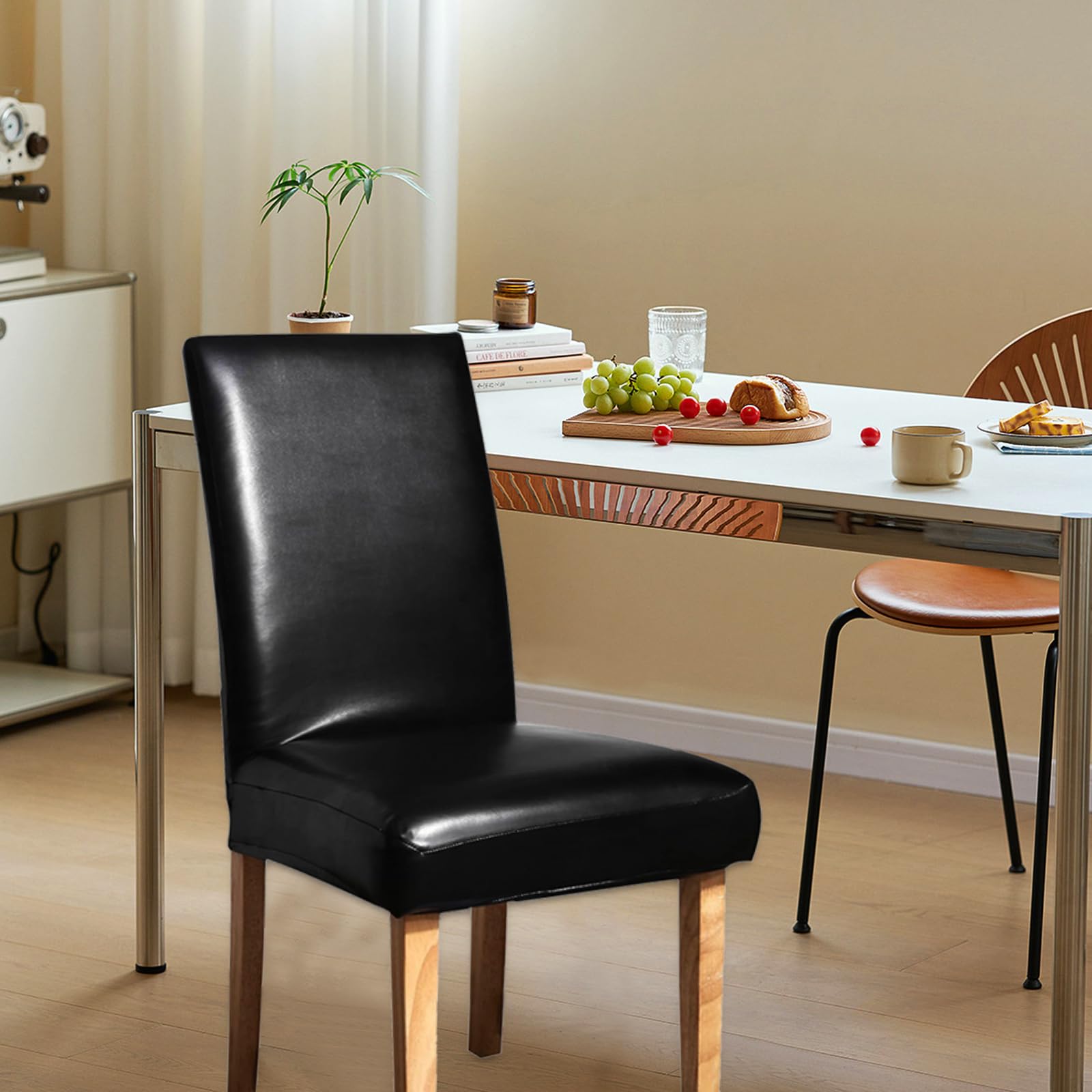 Lot de 4 Housse de Chaise Extensible, Simili Cuir Couverture Protecteur de Chaise Salle a Manger Amovible pour Hôtel Salle à Manger Cérémonie Banquet Fête de Mariage Décor (Noir)