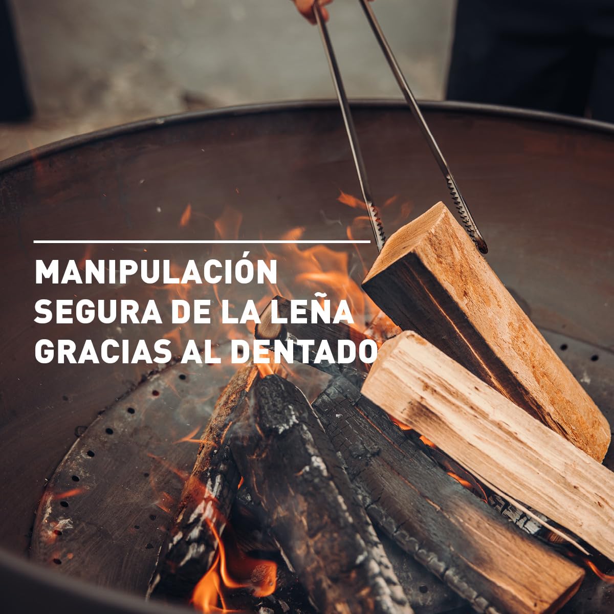 höfats - Herramientas de fuego - Juego de 3 piezas con pinzas de fuego, atizador con soplador de llama y base de madera - Cubiertos para chimenea, utensilios de horno como accesorio para fuegos
