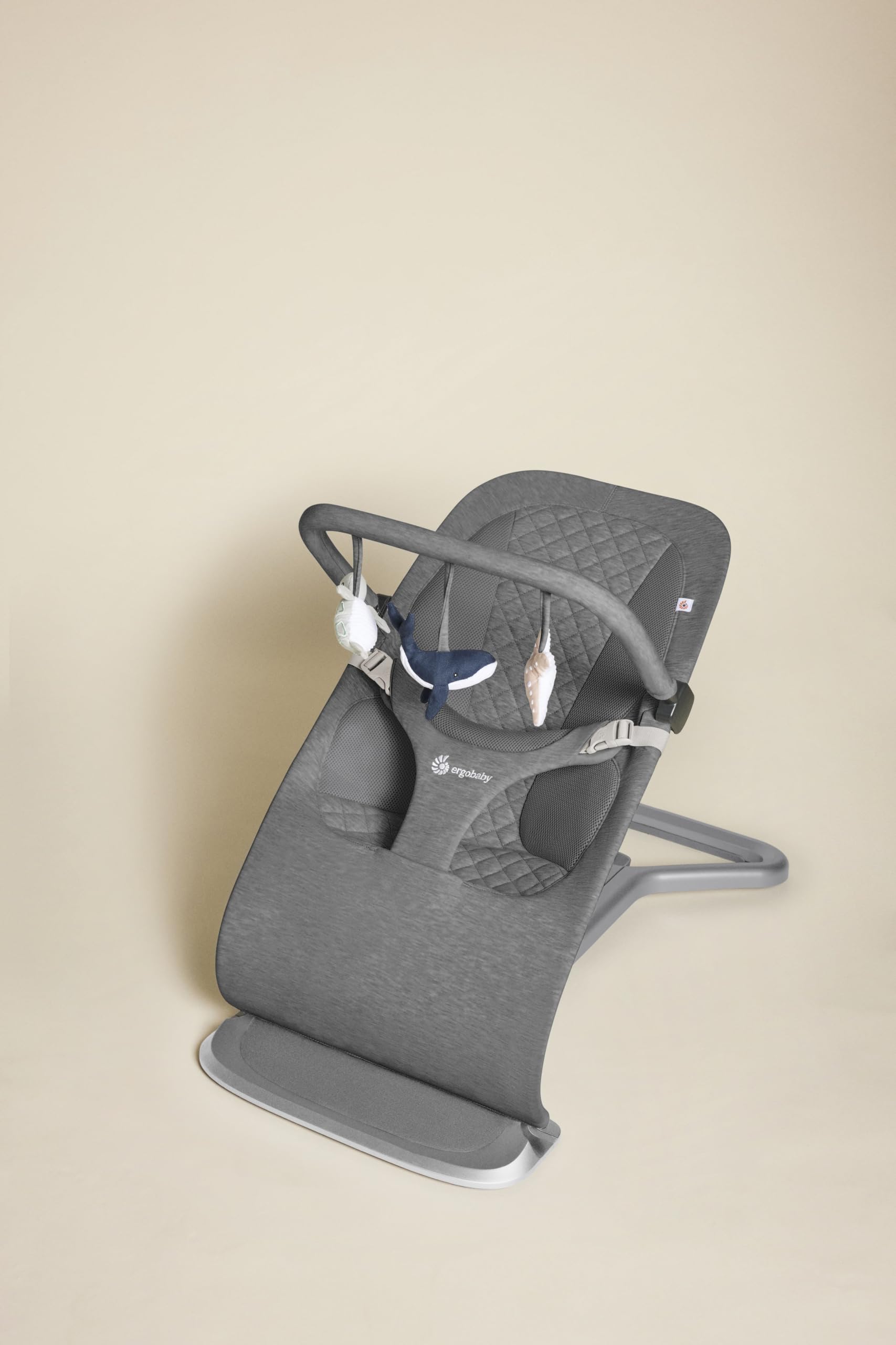 Arco de juego Ergobaby Evolve Bouncer, accesorio para el columpio Ergobaby 3 en 1 para recién nacidos desde el nacimiento, Ocean Wonders - Charcoal