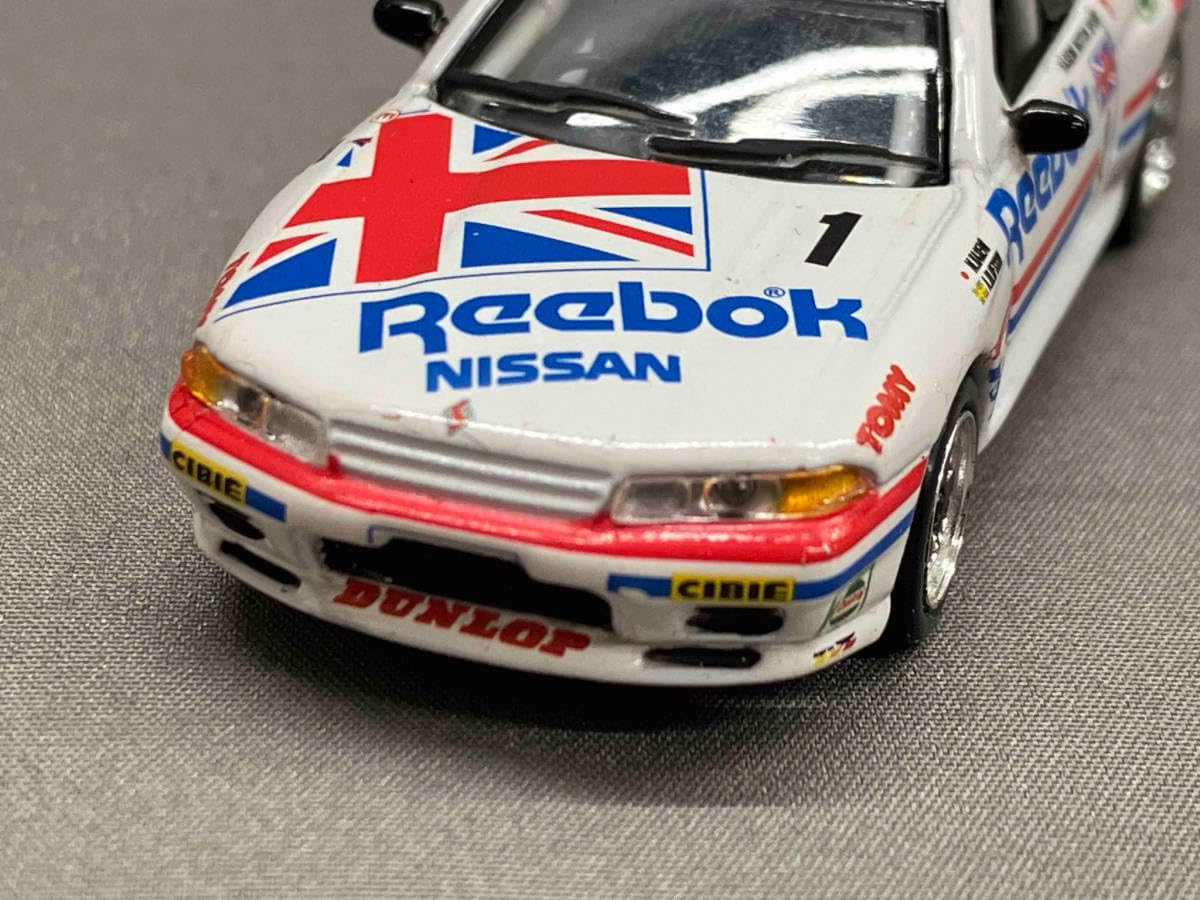 Amazon | 京商 Reebok 日産スカイライン GT-R R32 1/64 | ミニカー