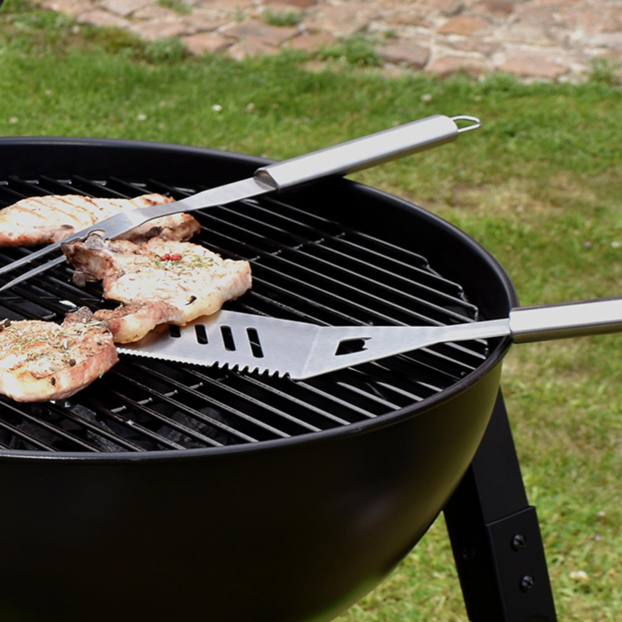 Cook’in Garden - Ensemble Complet d’Ustensiles Inox pour Barbecue et Plancha, Set avec Spatule, Pince, Fourchette, 4 Pics, Salière et Poivrière, Accessoires Cuisine Extérieure Terrasse Jardin