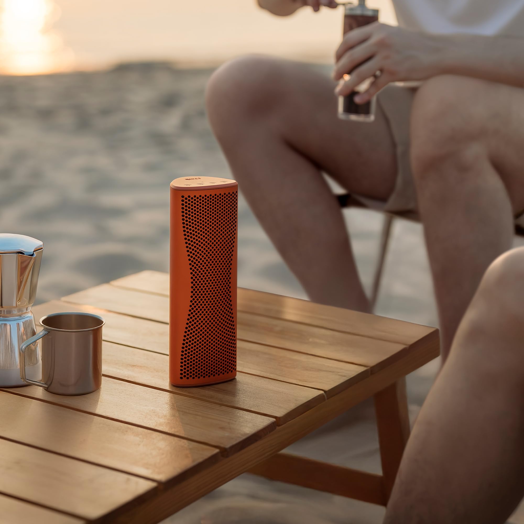 KEF Muo High-Fidelity Premium tragbarer Bluetooth-Lautsprecher, Orange Moon | Bluetooth 5.4 aptX Adaptive | USB-C | IP67 wasserdicht | 24 Std. Wiedergabezeit | für zu Hause, draußen und unterwegs