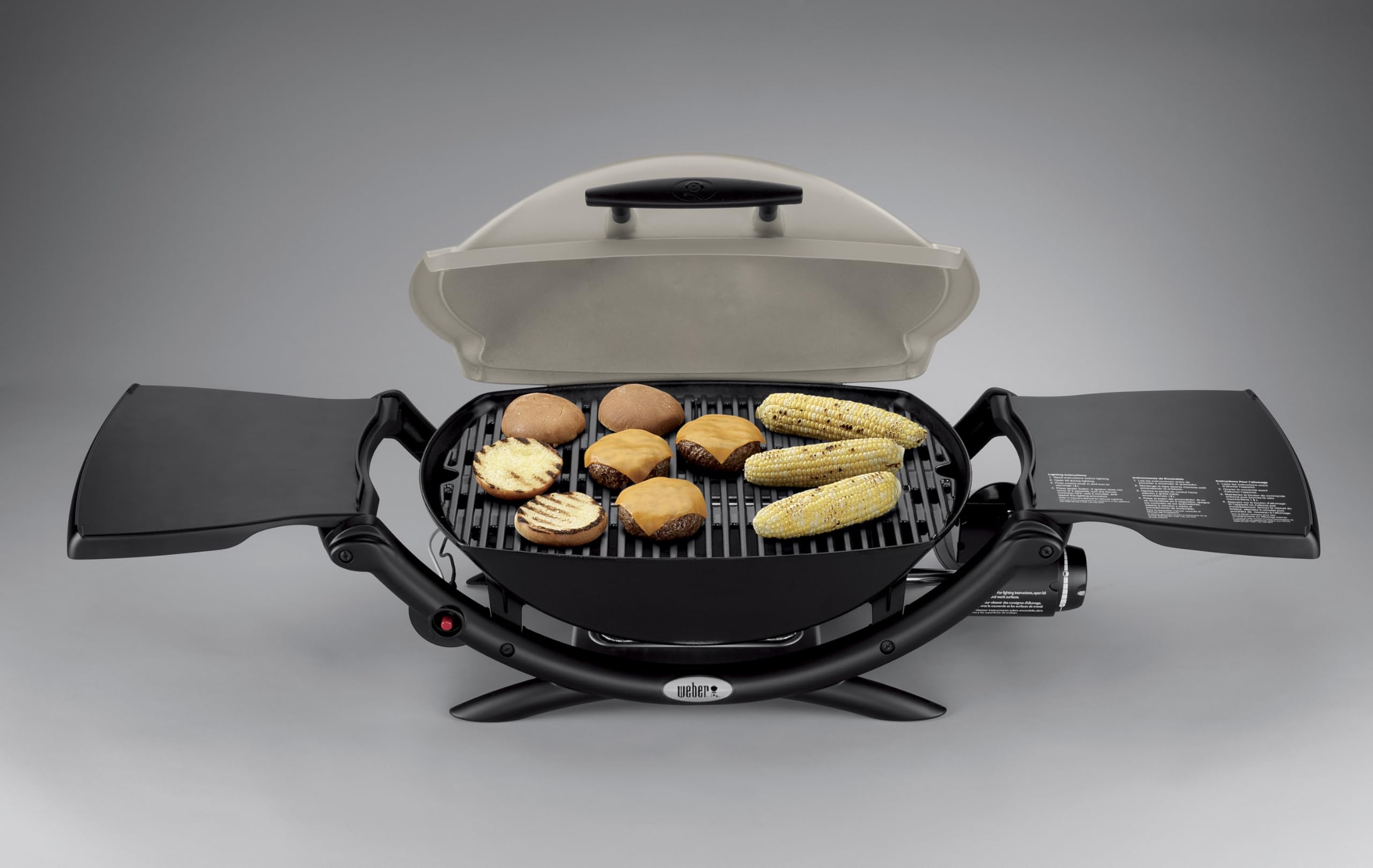 Weber Q2000 Gasgrill, 54 x 39cm Grillfäche, portabler BBQ Grill, 1 Brenner, mit ausklappbaren Seitentischen, 2-geteilter porzellanemaillierter Guss-Grillrost - Schwarz (53010079)