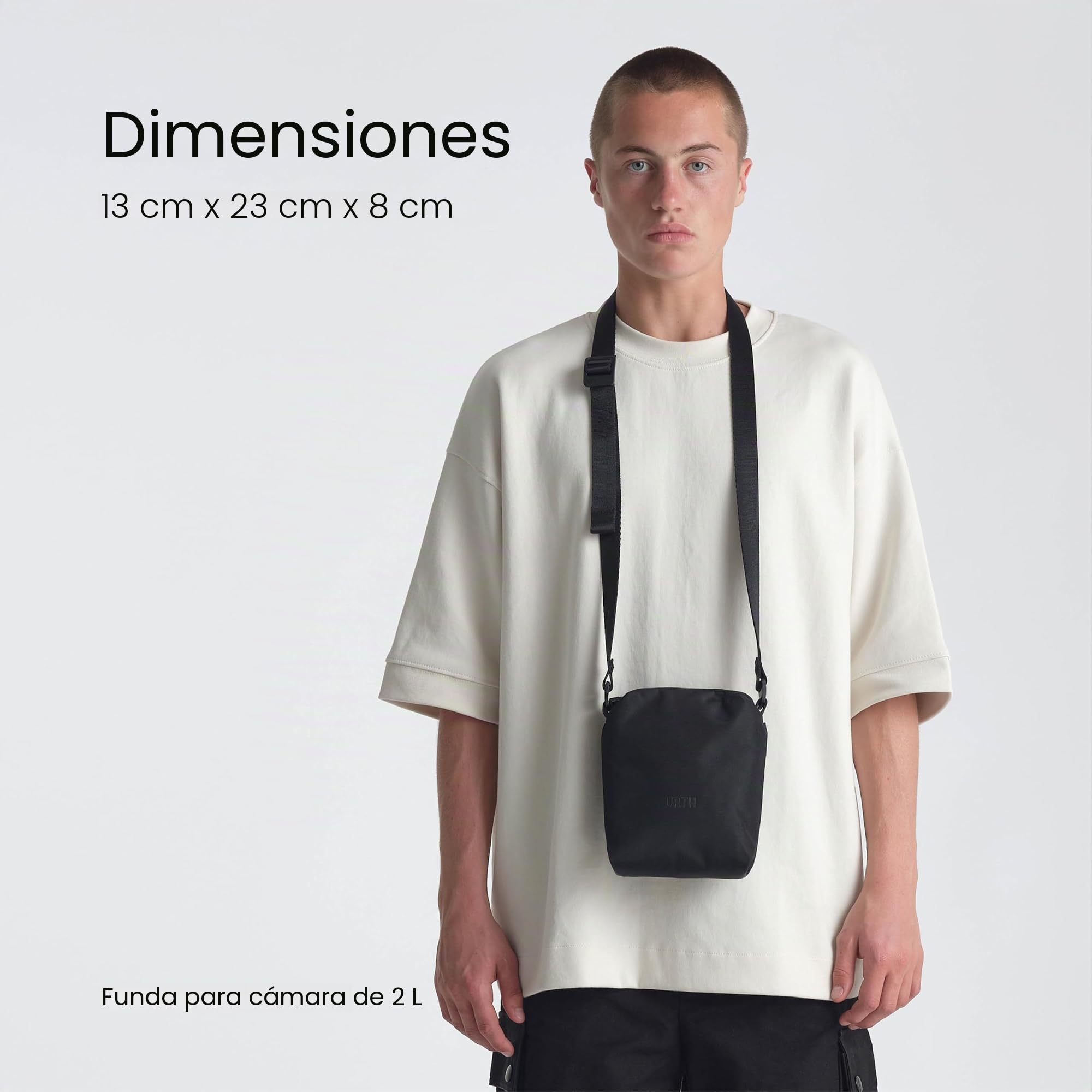 Urth Andesite Bolsa para Cámara de Fotografía de 2L - Resistente al Agua, Reciclada, Bolsa Crossbody Pequeña para Cámara Digital y Elementos Diarios en Negro