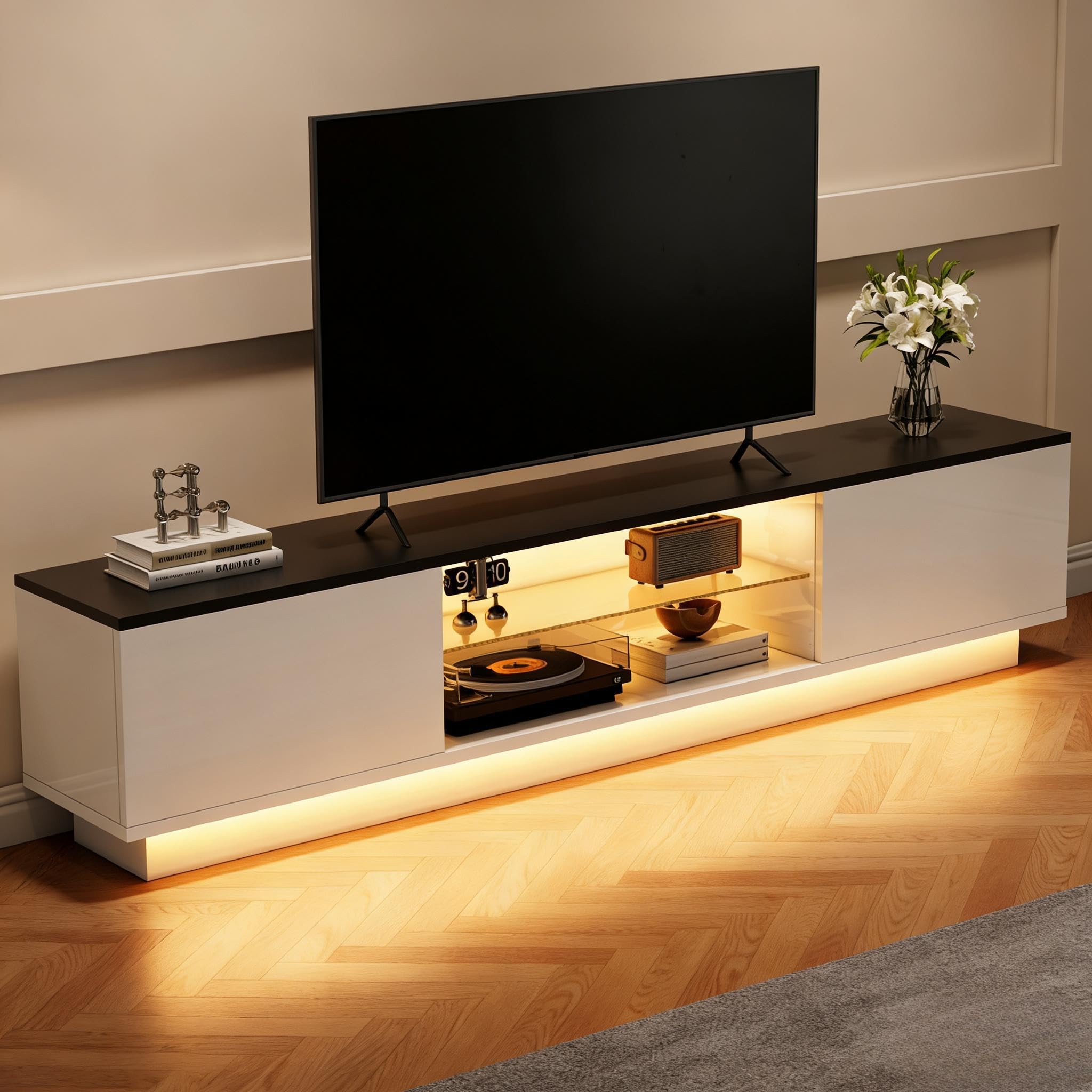 PerGar Szafka pod telewizor z LED, stolik pod telewizor ze szklanymi półkami, niska szafka z otwartą przestrzenią do przechowywania i 2 drzwiami, szafka pod telewizor, do salonu, sypialni, biała (140