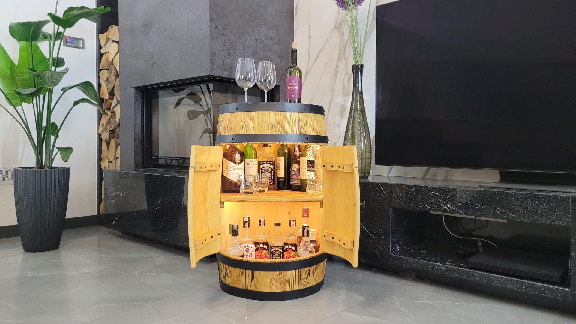 weeco Tonneau Bar en Bois avec Porte, Casier à Vin, LED – Meuble Bar Rustique en Fût avec Étagères – Armoire à Alcool, Bar à Bouteille – 82x52cm, Chêne Brûlé
