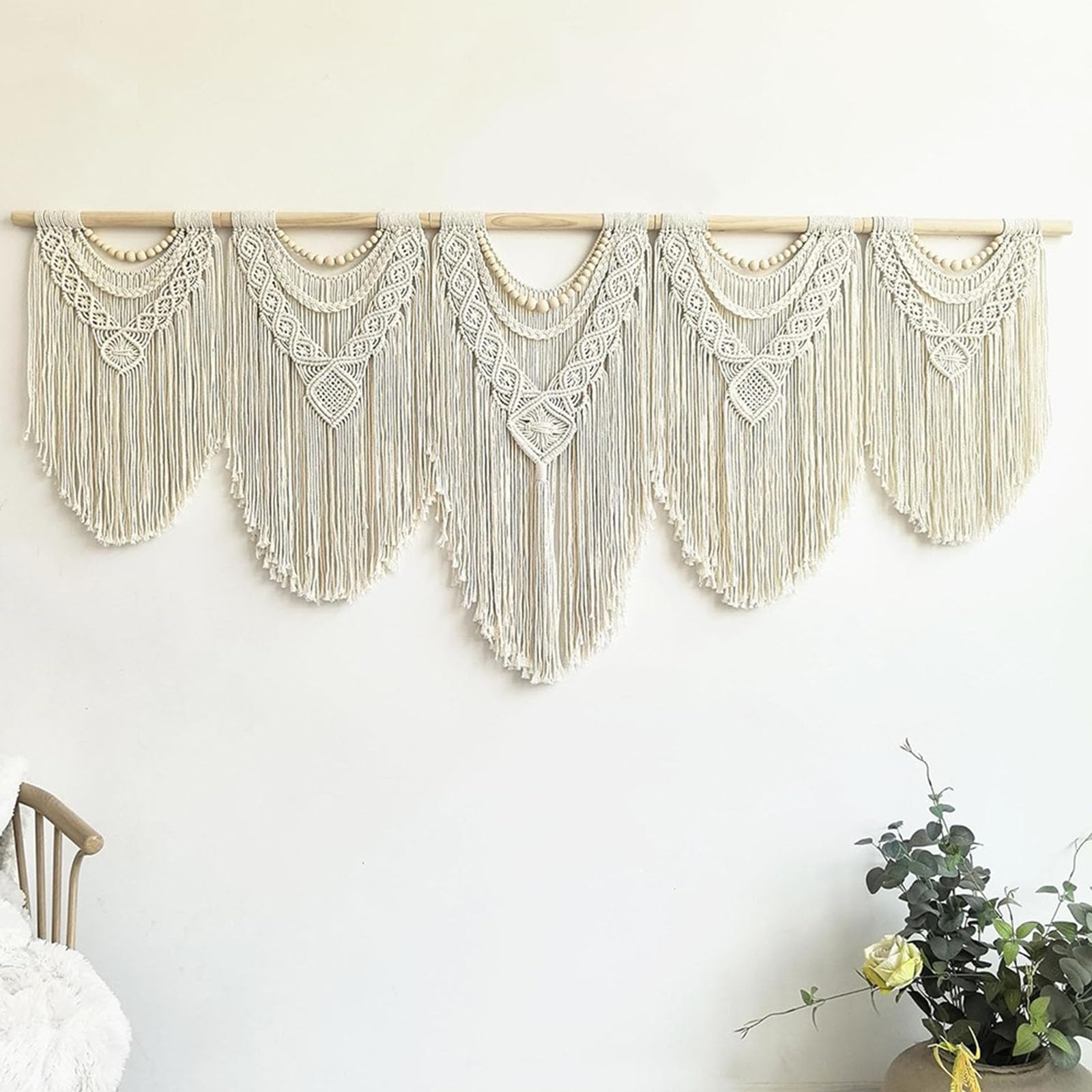 Wisząca na ścianie makrama, duży wystrój w stylu boho
