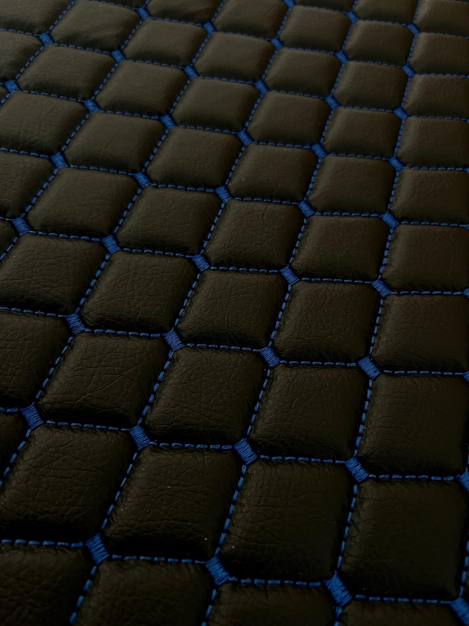 StoffmeisterLux alfombrillas para camiones DAF XG/XG+ con asiento del pasajero con suspensión neumática - Juego de 6 piezas (Negro con costuras azules)