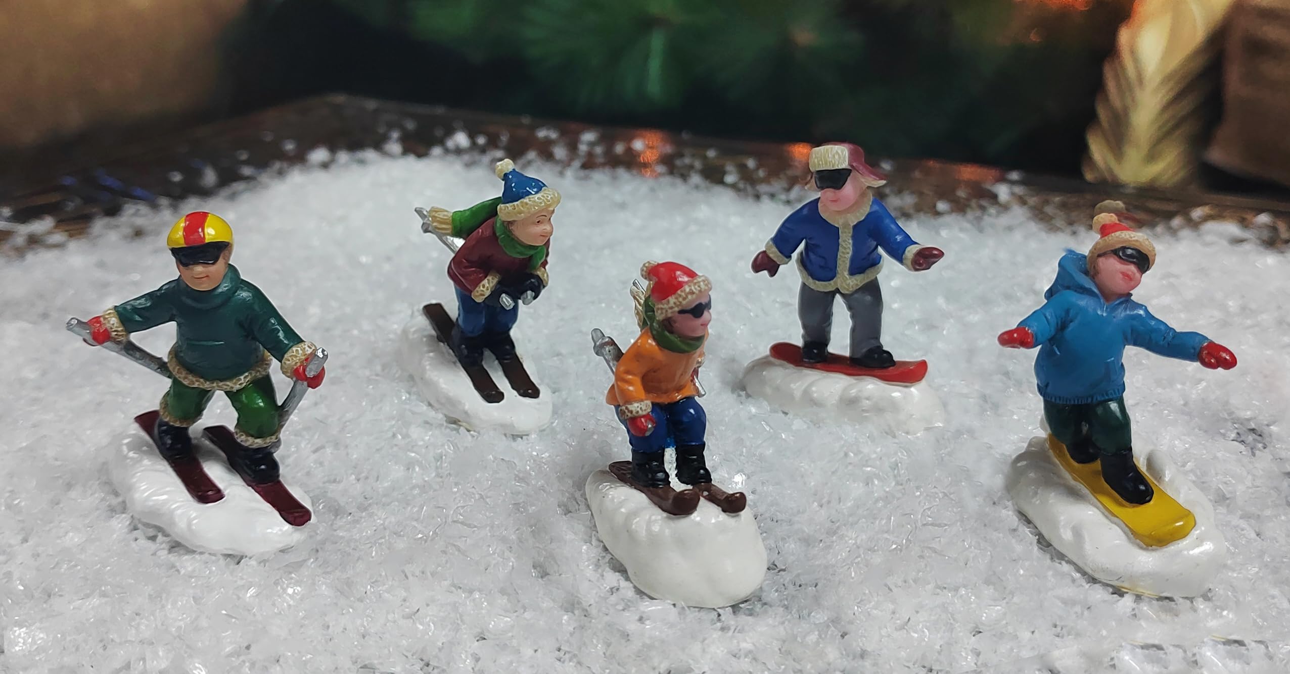 Amazon.com: MOMENTS IN TIME Christmas Village Set of 5 Skiing