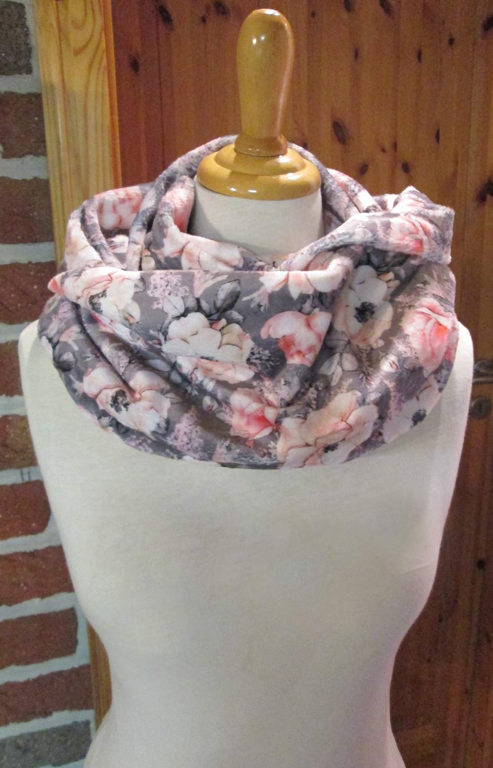 ROSENPRINZESSIN romantischer kuscheliger XL Schal mit Rosen Blüten Loop hellgrau rosa apricot