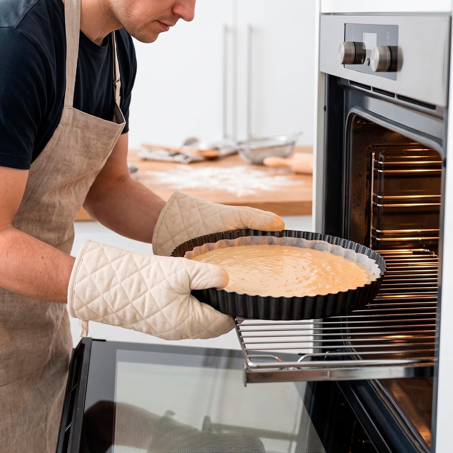 MGE - Moule à Tarte 32 cm - Moule à Quiche avec Fond Amovible - Plat à Quiche - Moule Tartelette - Moules à Gâteaux Rond - Revêtement Antiadhésif - Moule à Flan et Tartelette - 32 cm