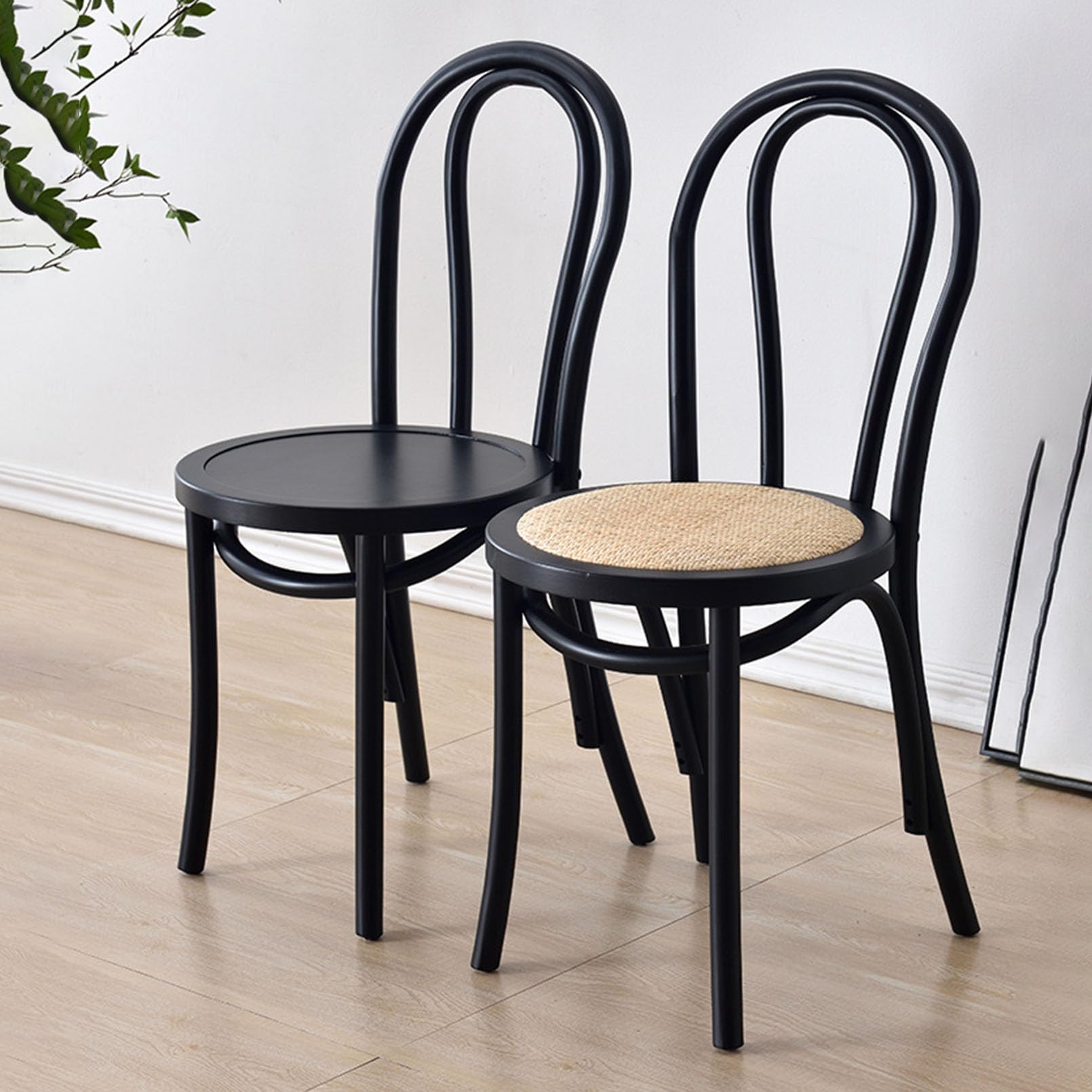 Nowoczesne krzesło do jadalni z połowy wieku - zakrzywione tapicerowane oparcie, lite drewno i rattanowy design do salonu, kuchni, sypialni, biura, hoteli, sklepu - stylowe i wygodne