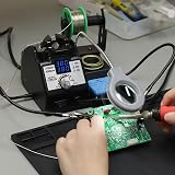 YIHUA 926LED-IV Station de soudure 110W EVO 90~480°C Kit de soudure avec 4 mains secourables, 1 loupe avec éclairage LED, 5 pannes à souder supplémentaires, 50g de fil à souder sans plomb - 7