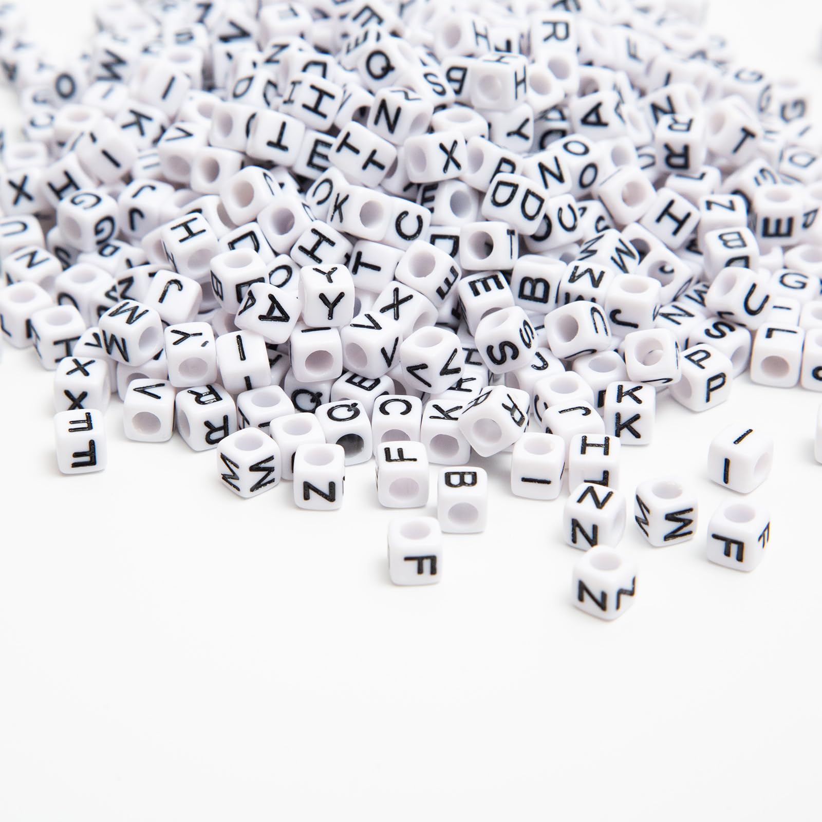 Quadratische weiße Buchstabenperlen, Acryl, 6 x 6 mm, Würfelperlen für Armbänder, Halsketten und Schmuckherstellung, Alphabet-Perlen, 1000 Stück