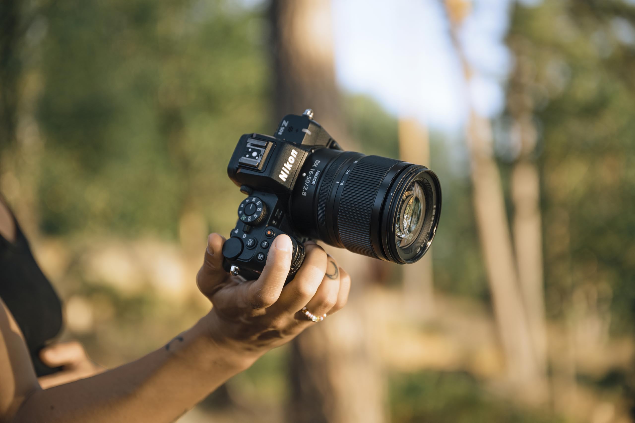 Nikon NIKKOR Z DX 16-50mm f/2.8 VR, Obiettivo Zoom Luminoso per Mirrorless Nikon Z DX, Apertura Costante, Stabilizzazione a 5 stop, AF Silenzioso, Ideale per Foto e Video, Nero [Nital Card: 4 Anni]
