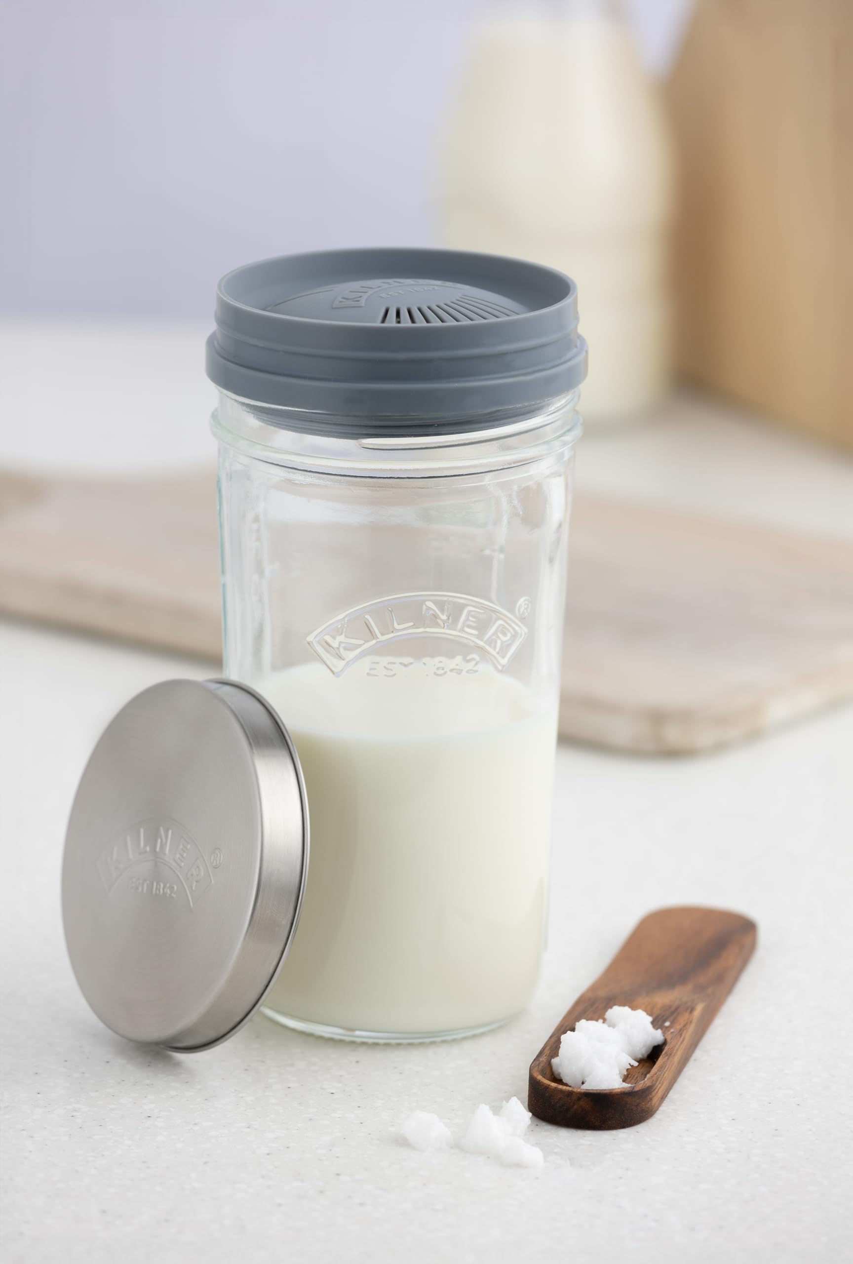 Kilner Kefir - Set di barattoli da 0,5 litri a bocca larga con tappo in silicone, cucchiaio dosatore in legno di faggio e coperchio in acciaio inox, per preparare bevande probiotiche