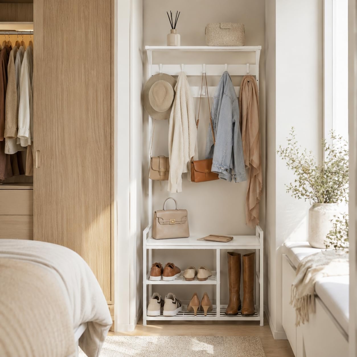 EGGREE Porte Manteau Entrée avec Rangement Chaussures, Meuble d’Entrée Blanc avec 10 Crochets Amovibles, Étagères et Kit Anti-Basculement, Portemanteau pour Couloir Chambre Dressing, 84 x 30 x 182 cm