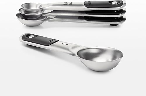 Vista 25 de OXO Good Grips - Vasos medidores de acero inoxidable con broches magnéticos (4 unidades)