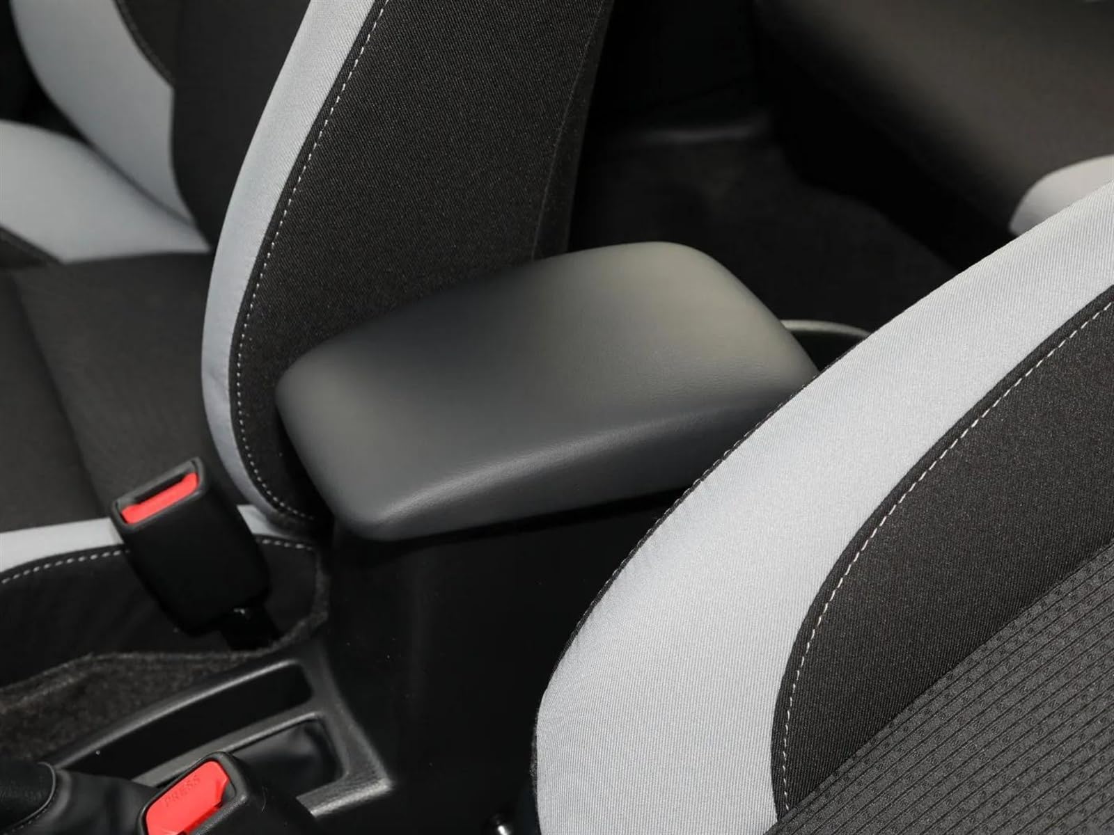 Podłokietnik do Toyota Yaris (czarno-biały 3USB) (czarno-czerwony 3USB)